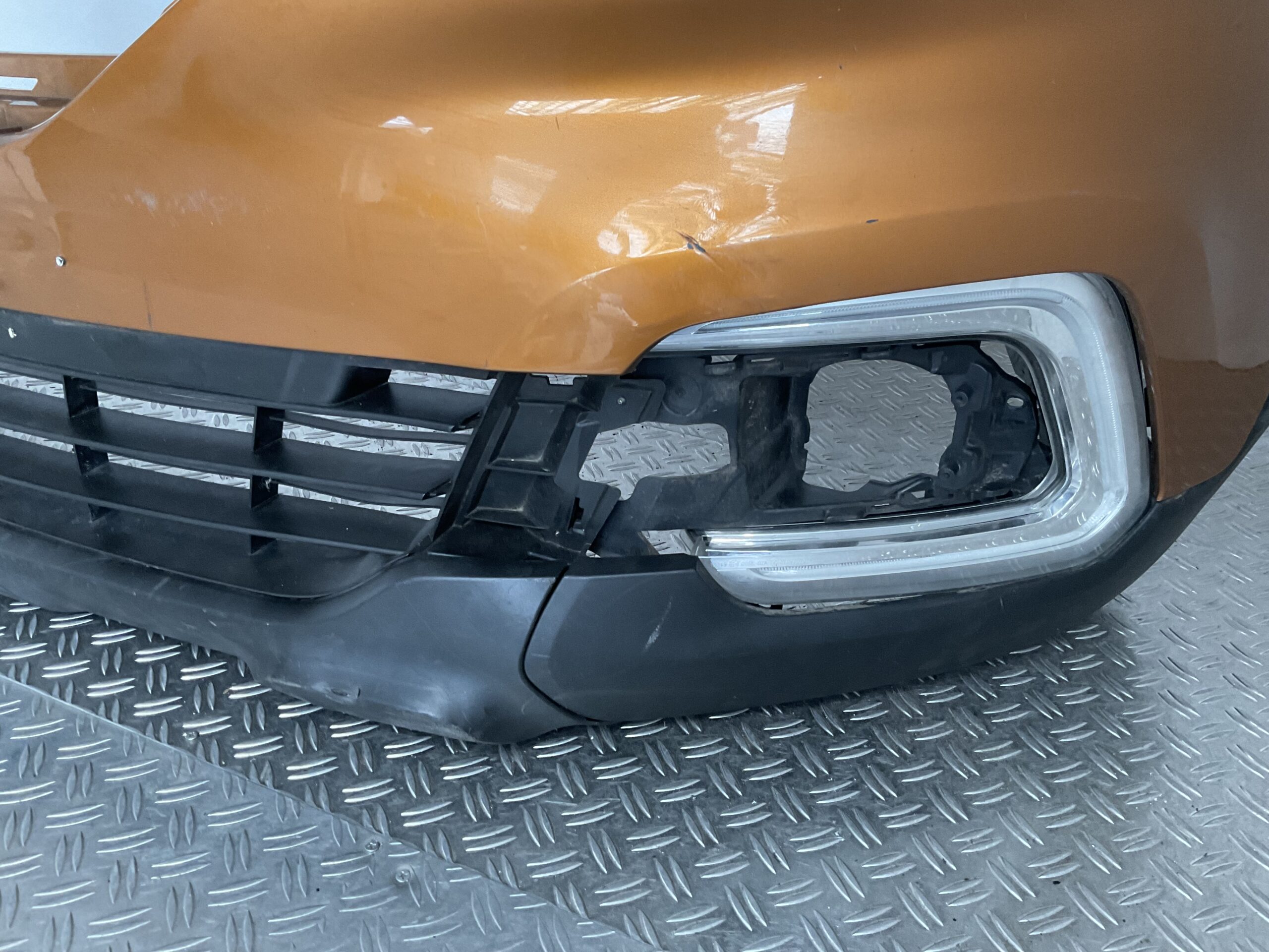 Bumper Renault Captur Facelift 16-21 620227019R LED Voorbumper F5-15782z