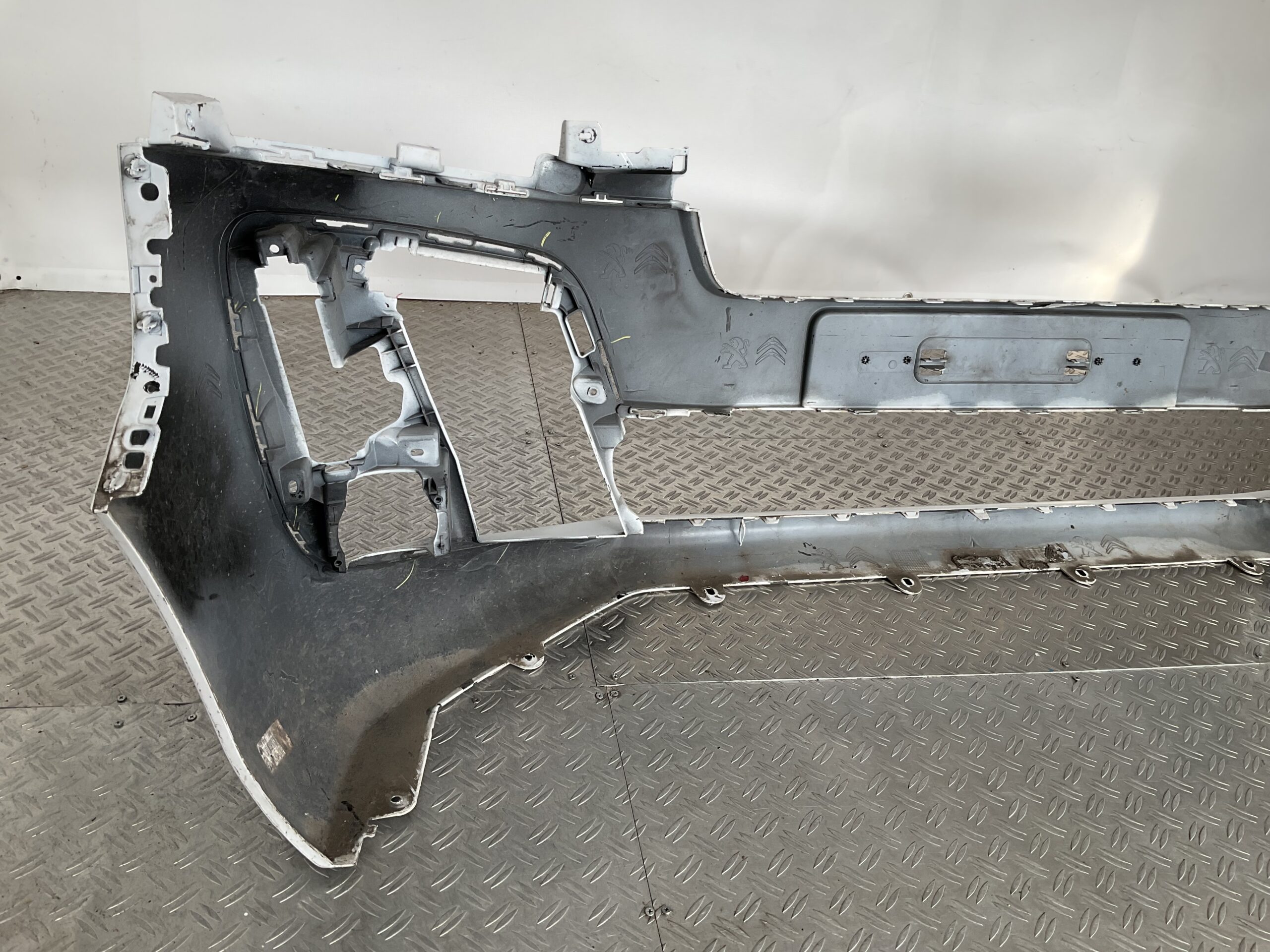 Bumper Opel Vivaro Peugeot Expert Citroen Jumpy 17-22 1594025x Voorbumper J5-15813z