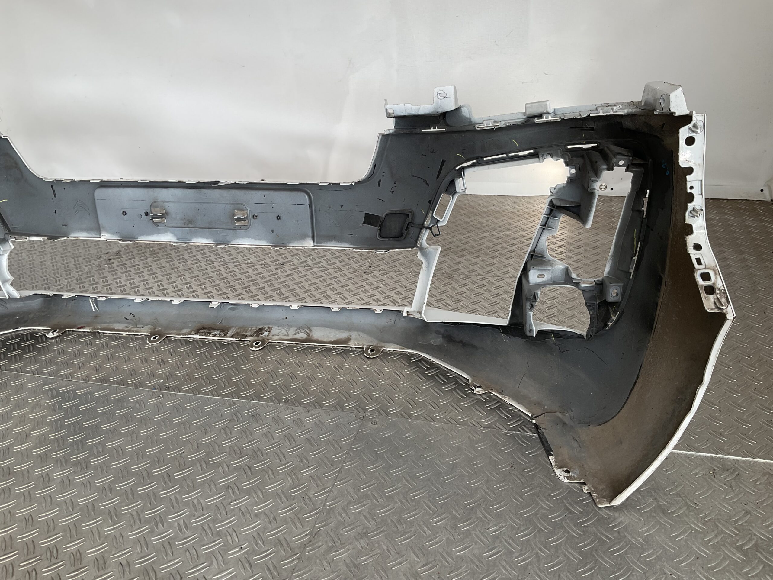 Bumper Opel Vivaro Peugeot Expert Citroen Jumpy 17-22 1594025x Voorbumper J5-15813z