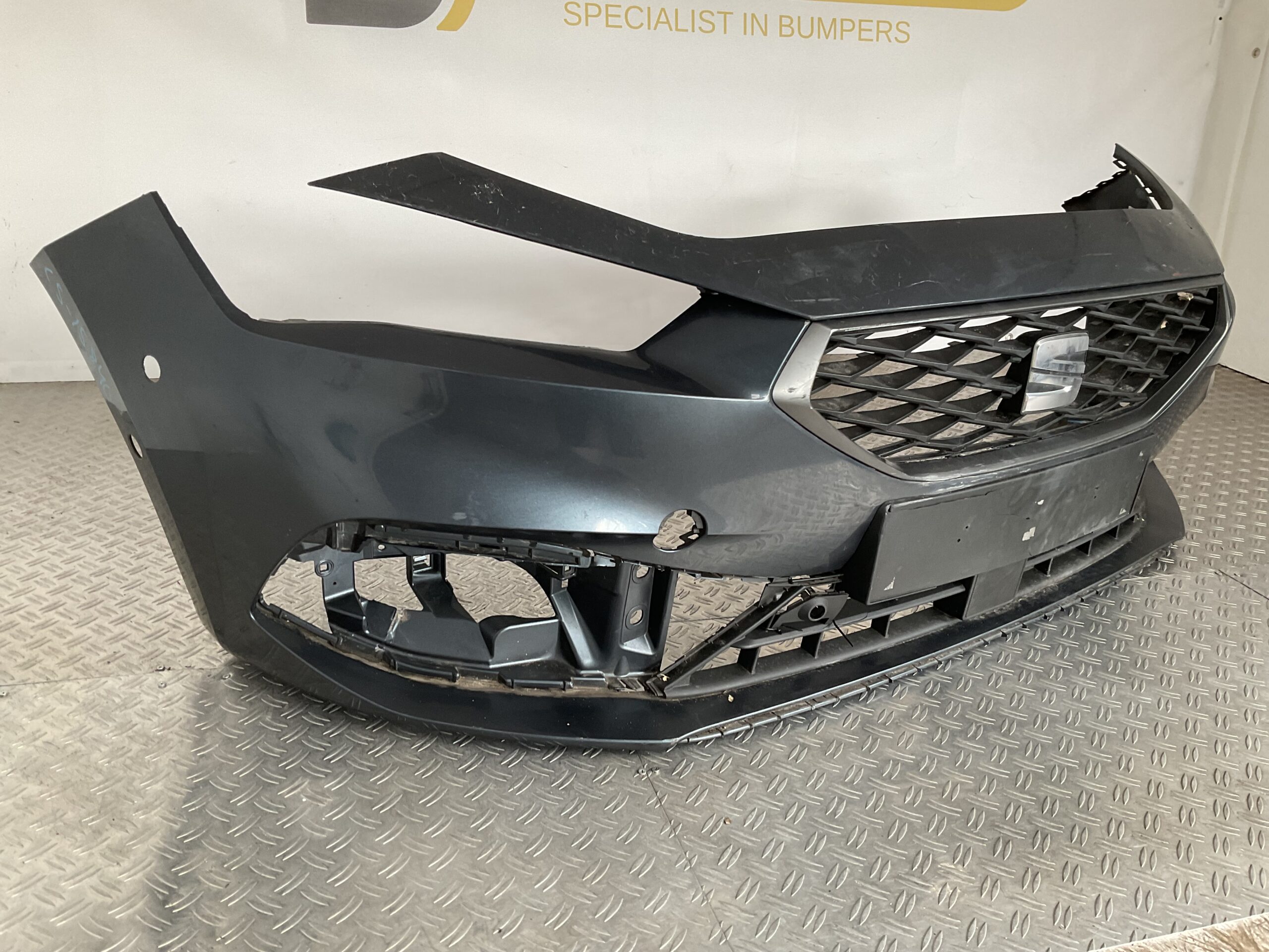 Bumper Seat Leon IV 5FA 6xpdc 21-24 5FA807221 Voorbumper C5-15840z