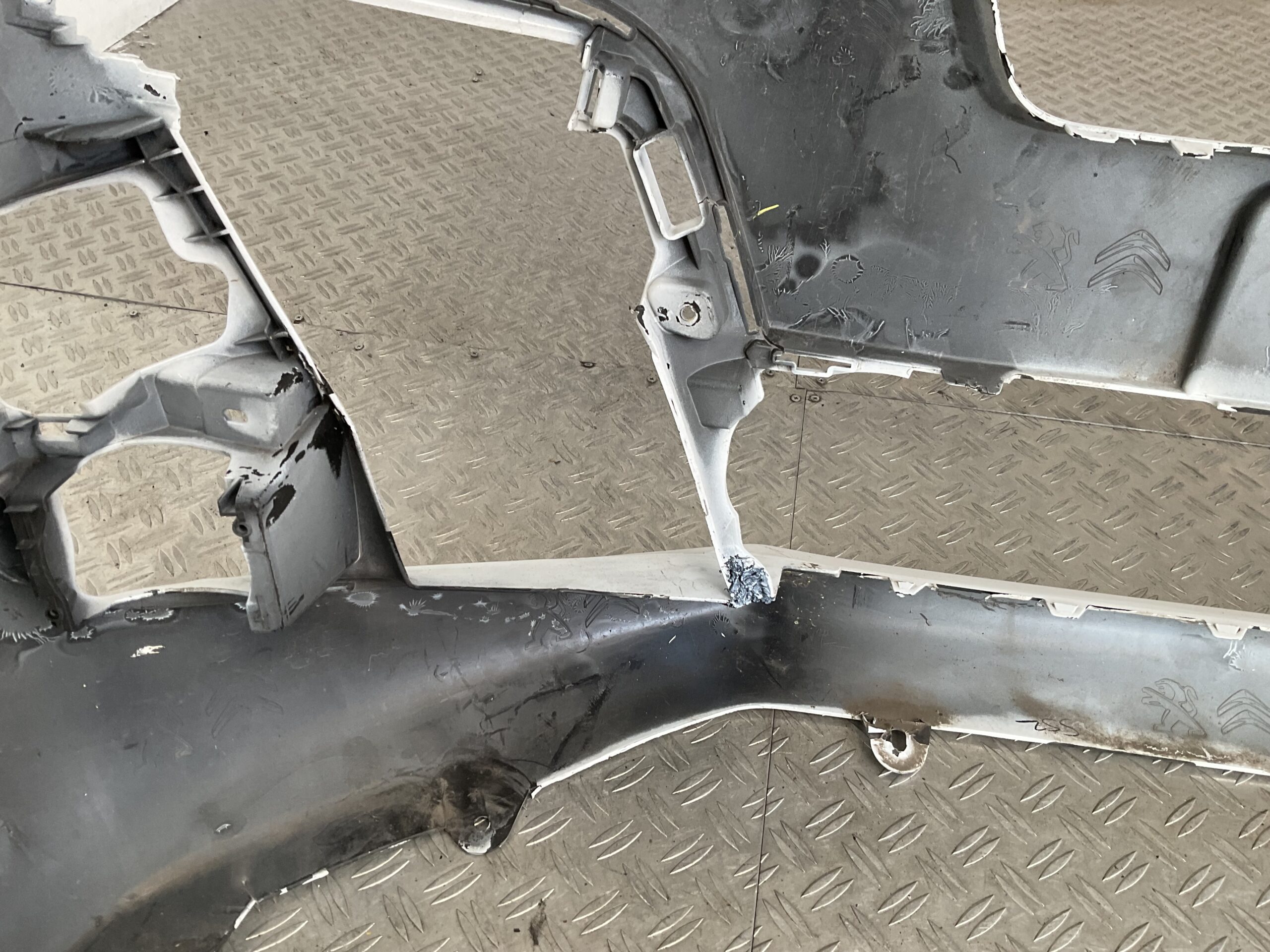 Bumper Opel Vivaro Peugeot Expert Citroen Jumpy 17-22 1594025x Voorbumper J5-15812z