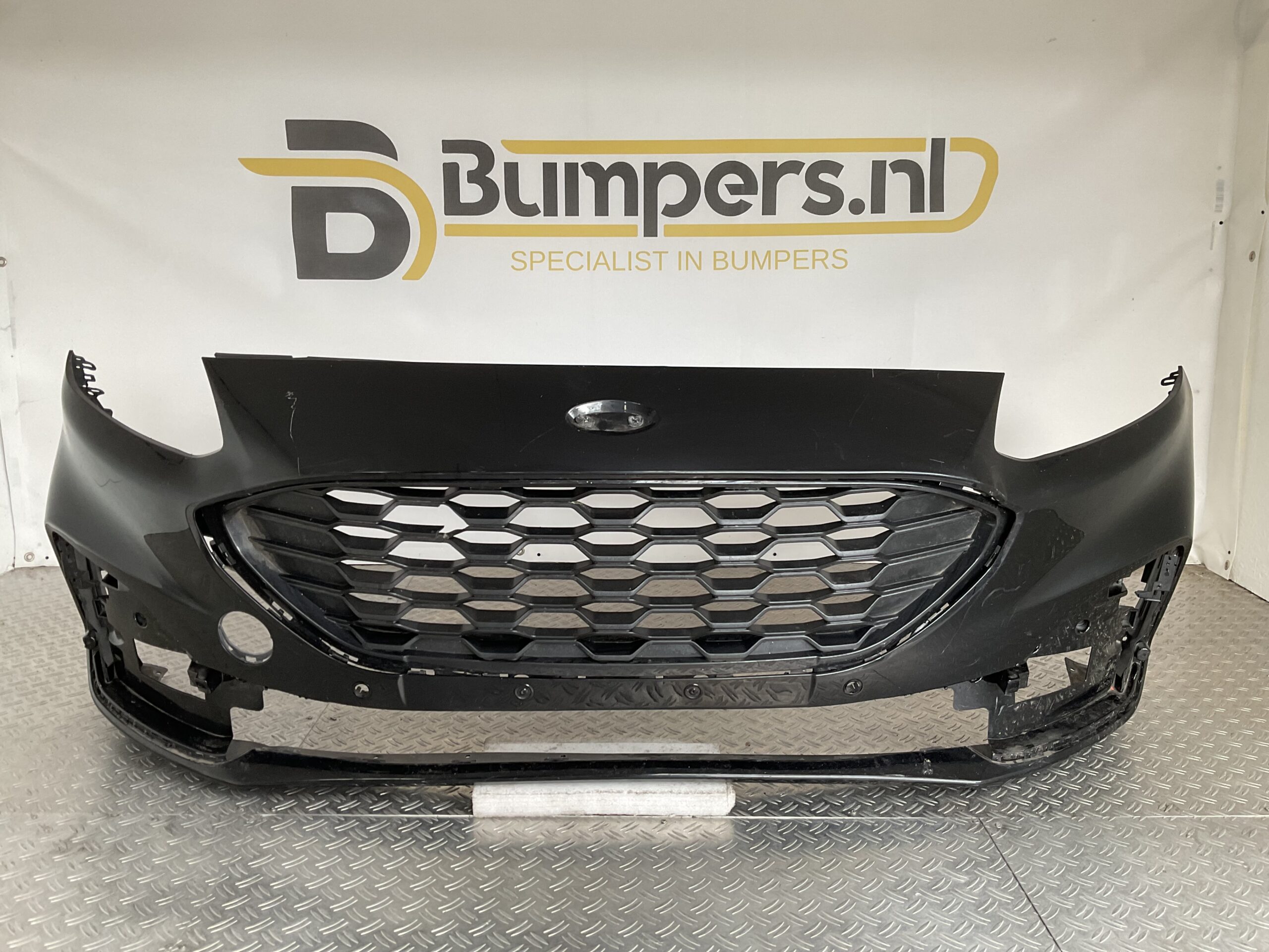 Bumper Ford Kuga MK3 Stline ST-Line LV4B-17D957-H Voorbumper D5-16180z