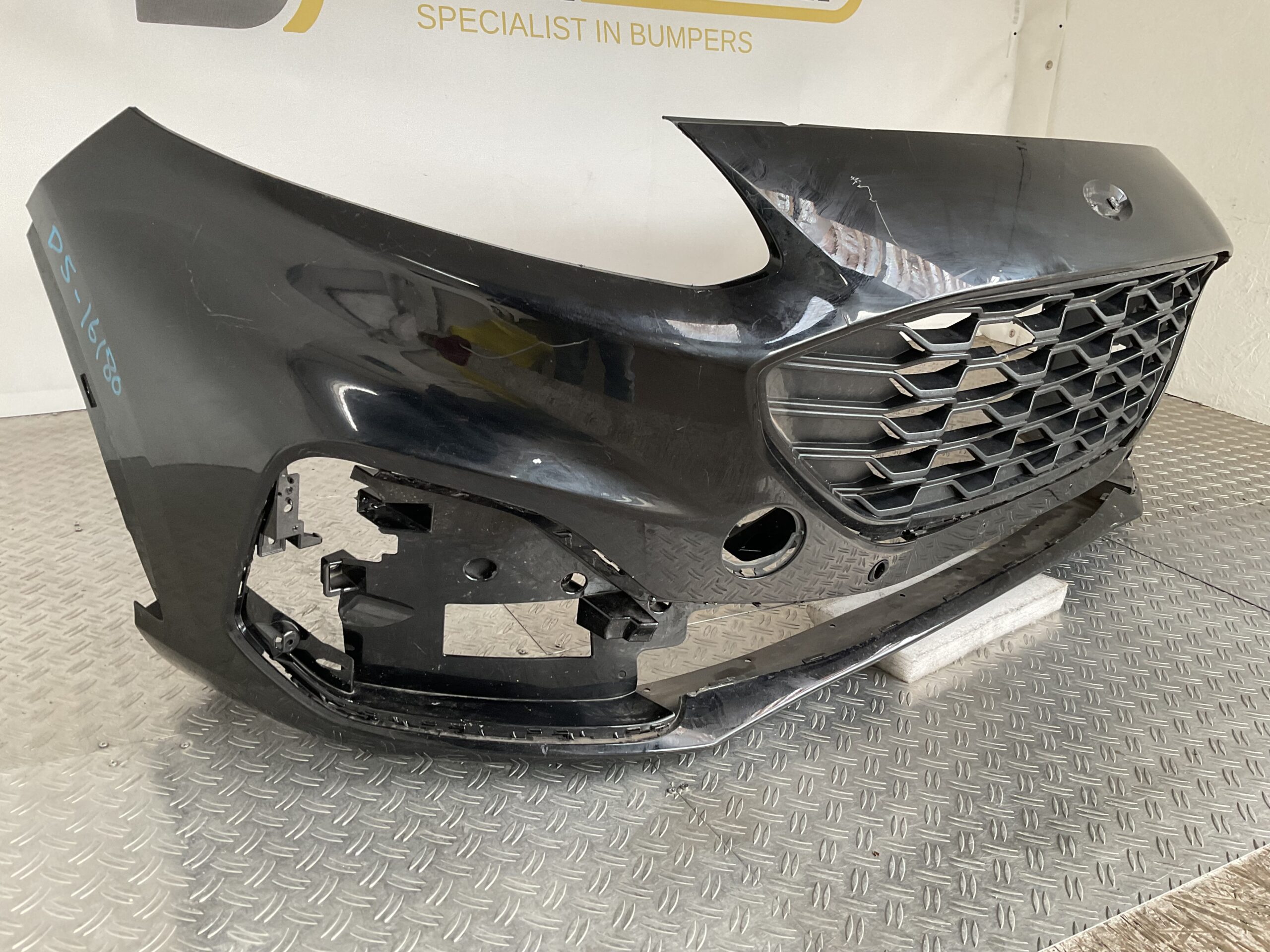 Bumper Ford Kuga MK3 Stline ST-Line LV4B-17D957-H Voorbumper D5-16180z