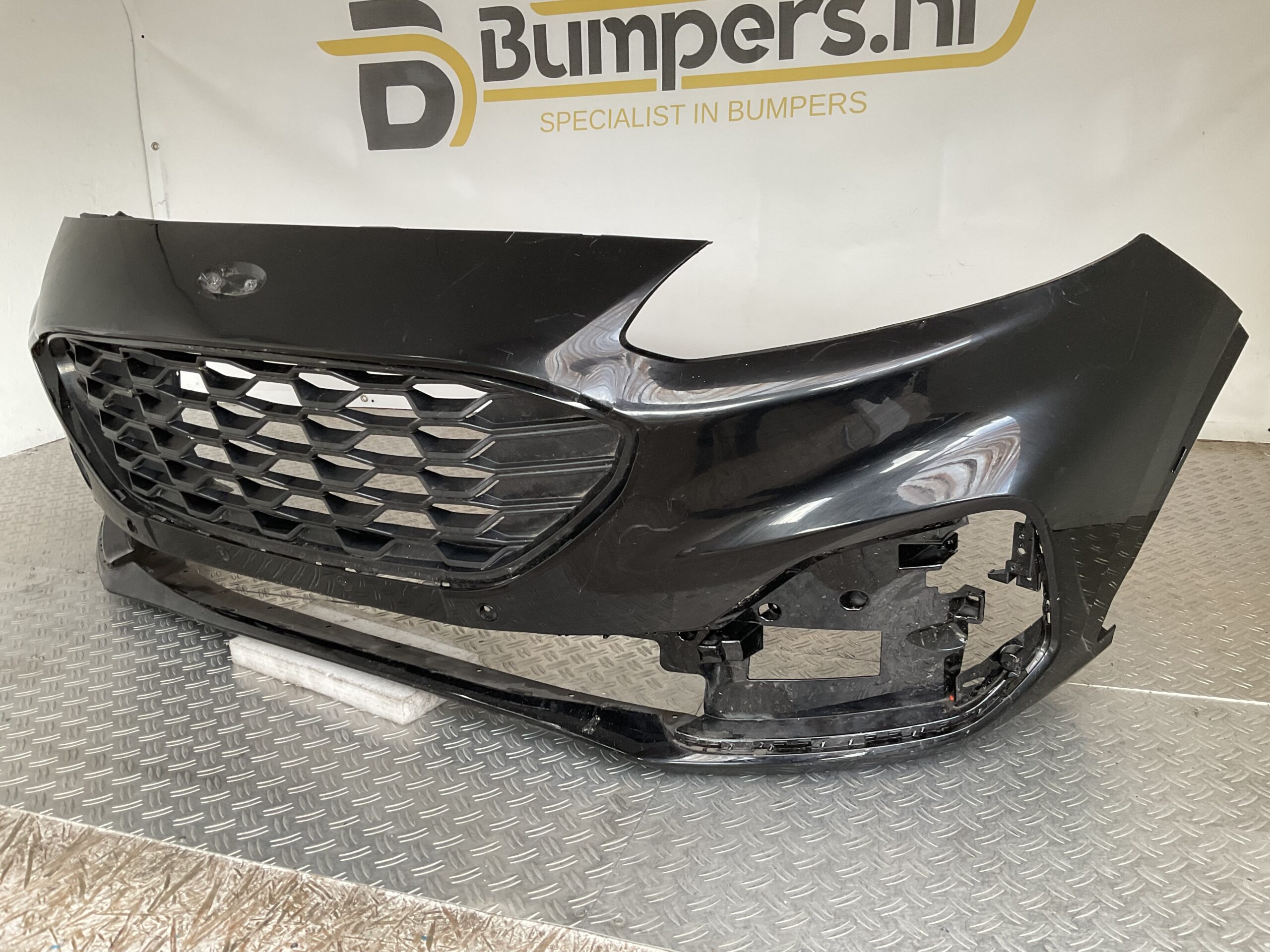 Bumper Ford Kuga MK3 Stline ST-Line LV4B-17D957-H Voorbumper D5-16180z
