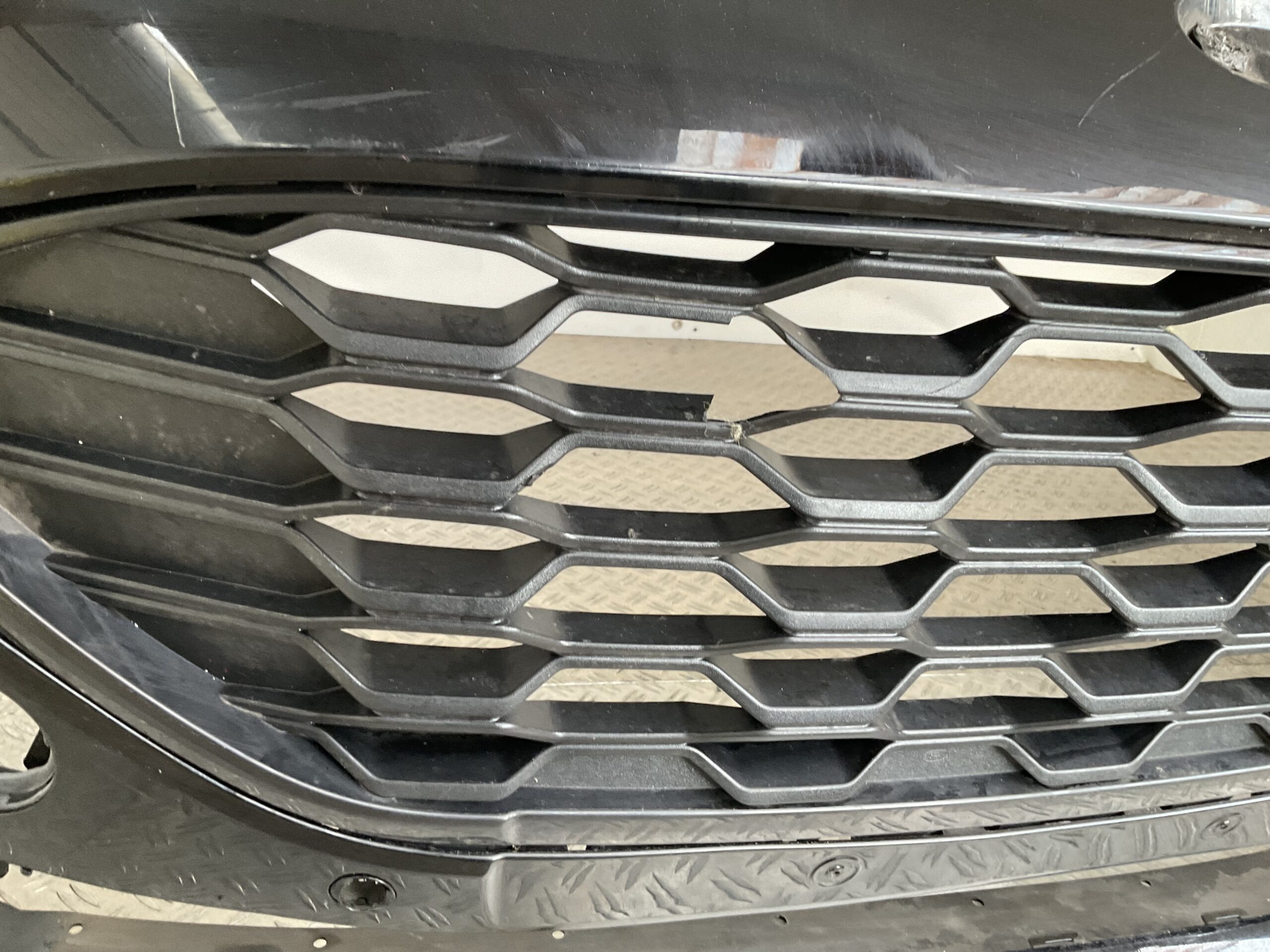 Bumper Ford Kuga MK3 Stline ST-Line LV4B-17D957-H Voorbumper D5-16180z