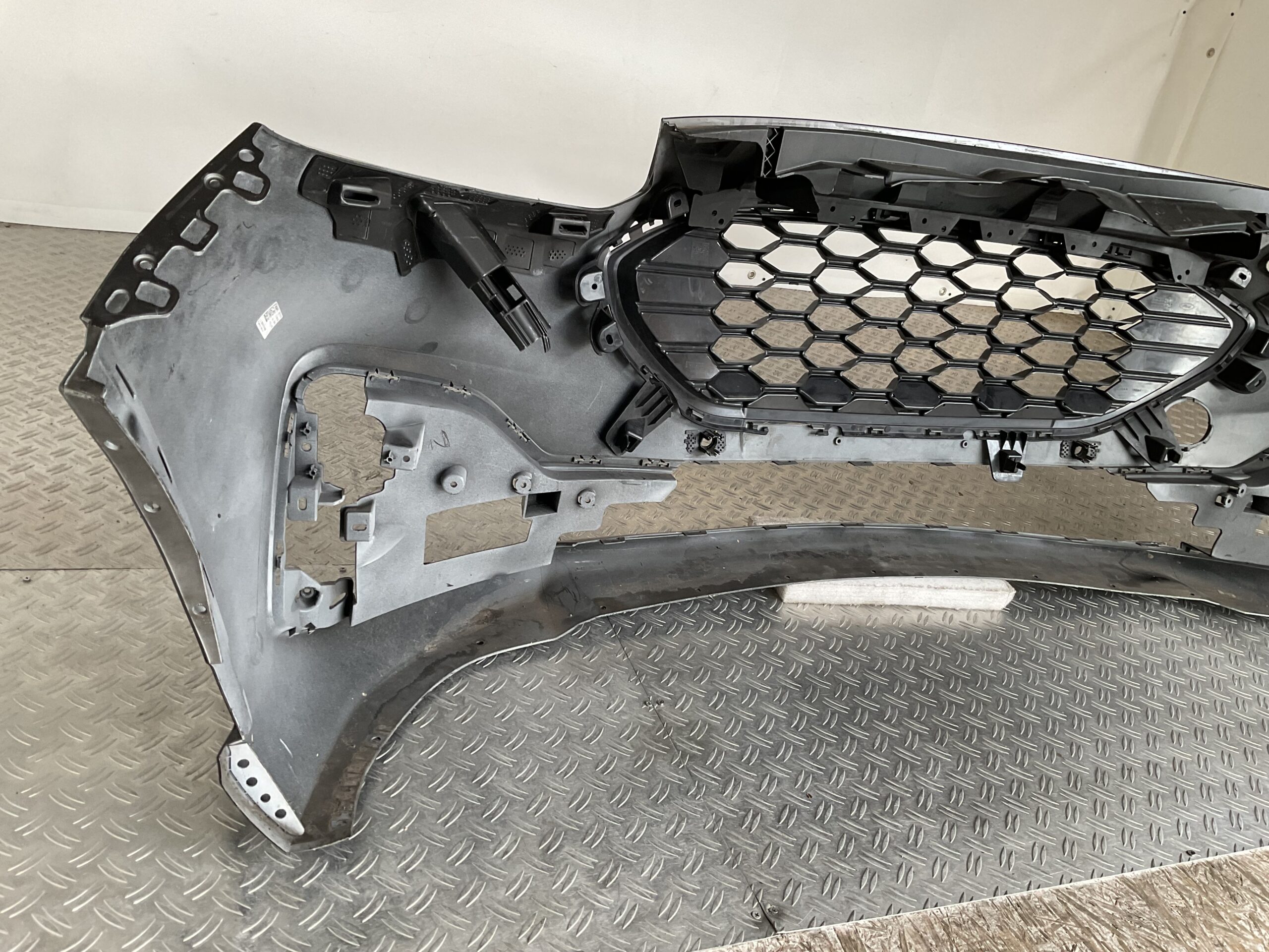 Bumper Ford Kuga MK3 Stline ST-Line LV4B-17D957-H Voorbumper D5-16180z