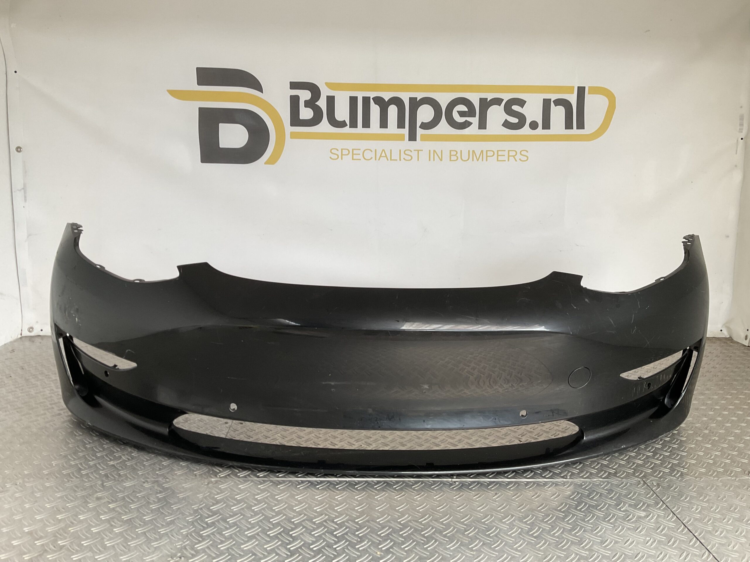 Bumper Tesla Model Y 2020-2024 1540104-06-C Voorbumper B9-16203z