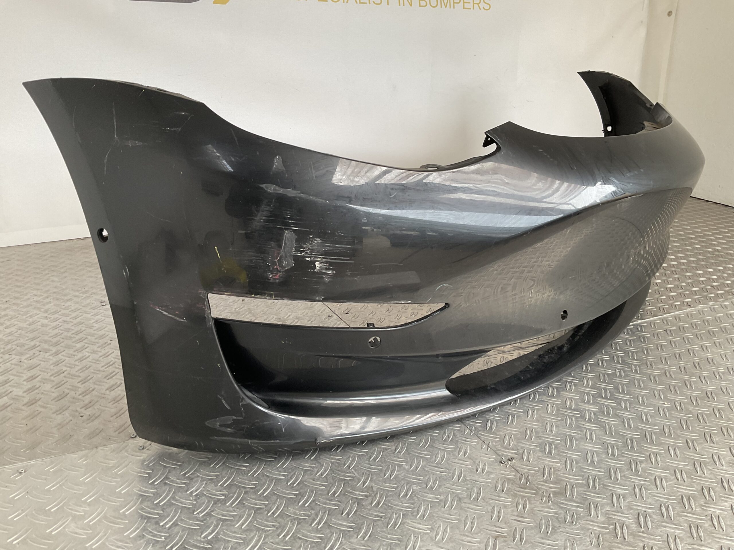 Bumper Tesla Model Y 2020-2024 1540104-06-C Voorbumper B9-16203z