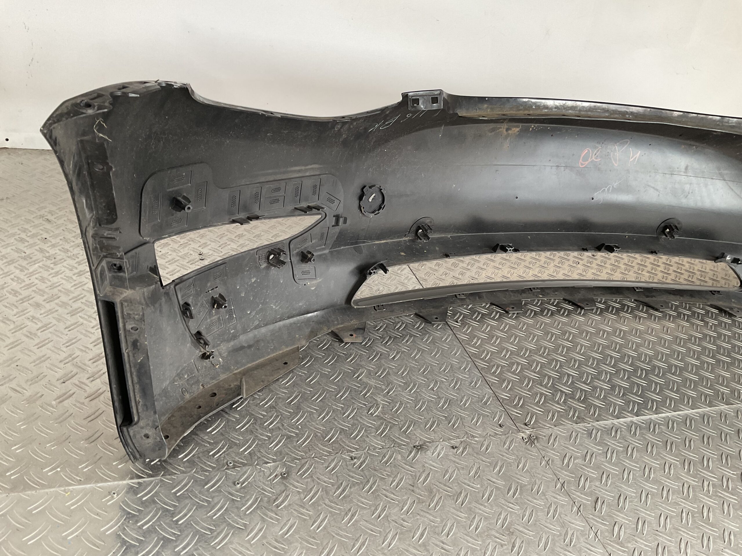 Bumper Tesla Model Y 2020-2024 1540104-06-C Voorbumper B9-16203z