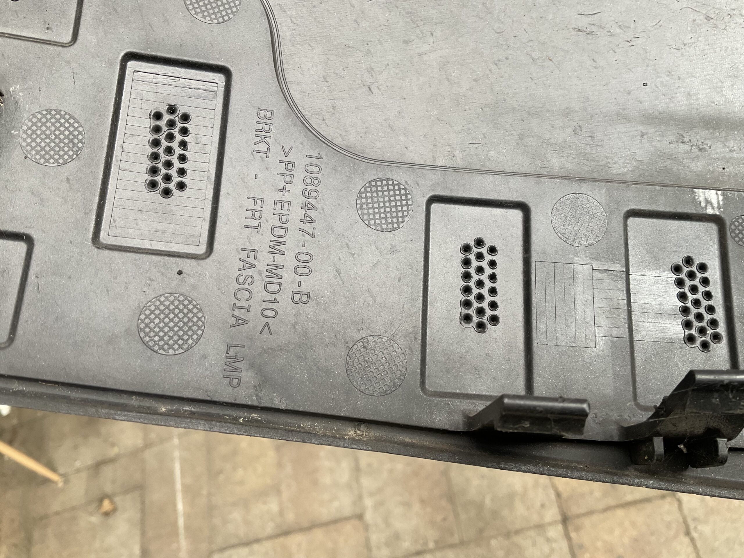 Bumper Tesla Model Y 2020-2024 1540104-06-C Voorbumper B9-16203z