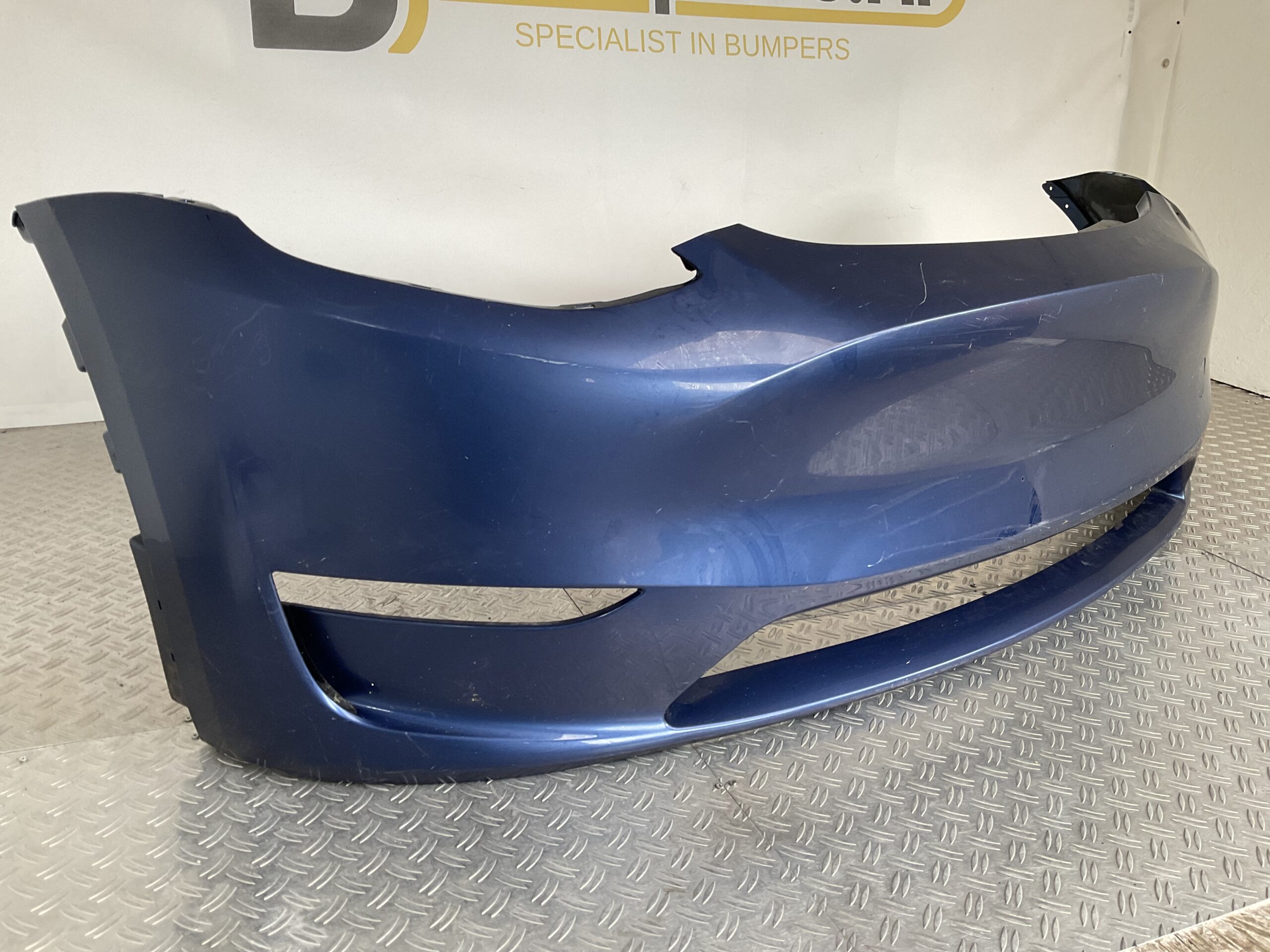 Bumper Tesla Model Y 2020-2024 1540104-06-C Voorbumper B9-16205z