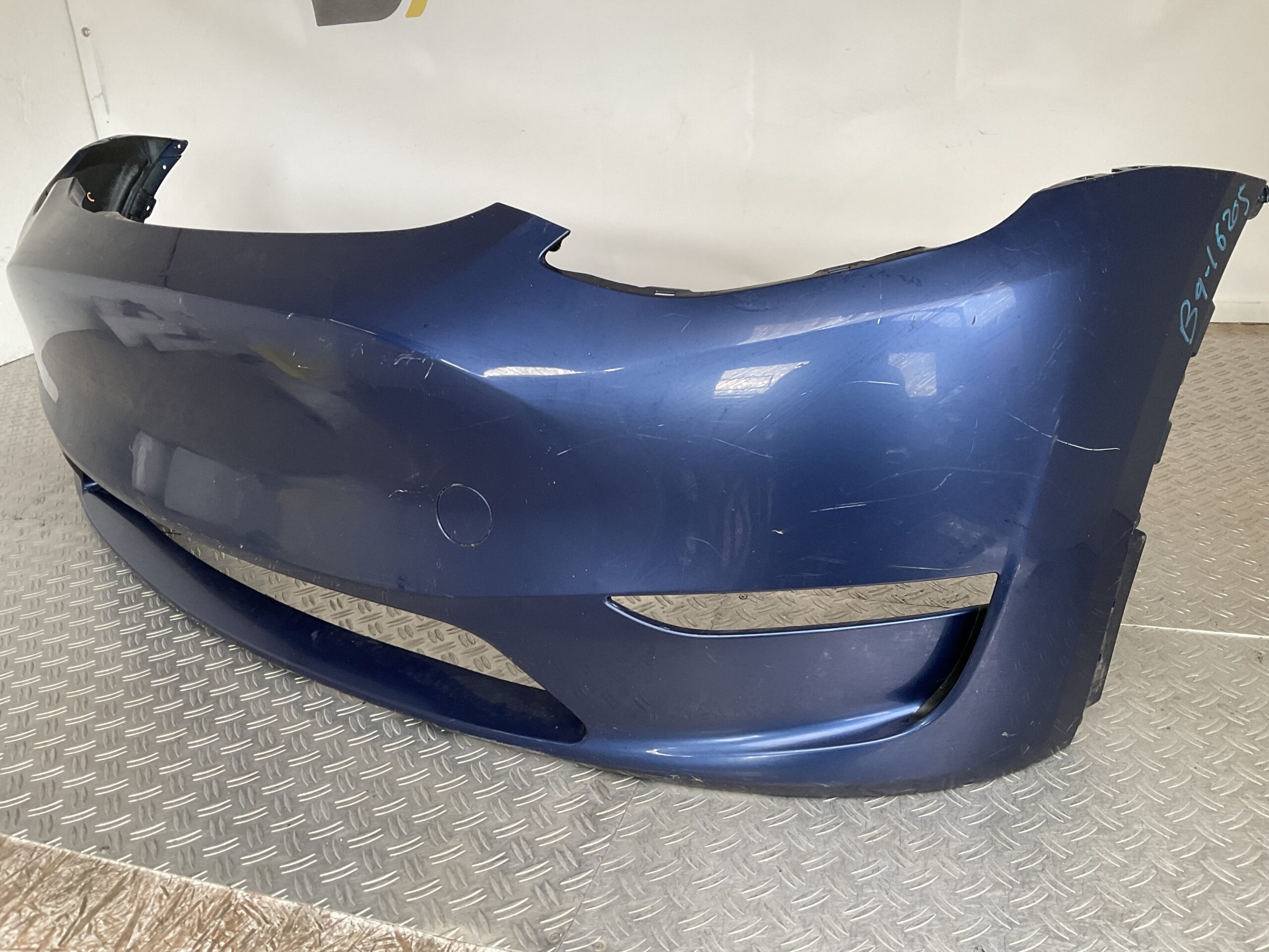 Bumper Tesla Model Y 2020-2024 1540104-06-C Voorbumper B9-16205z