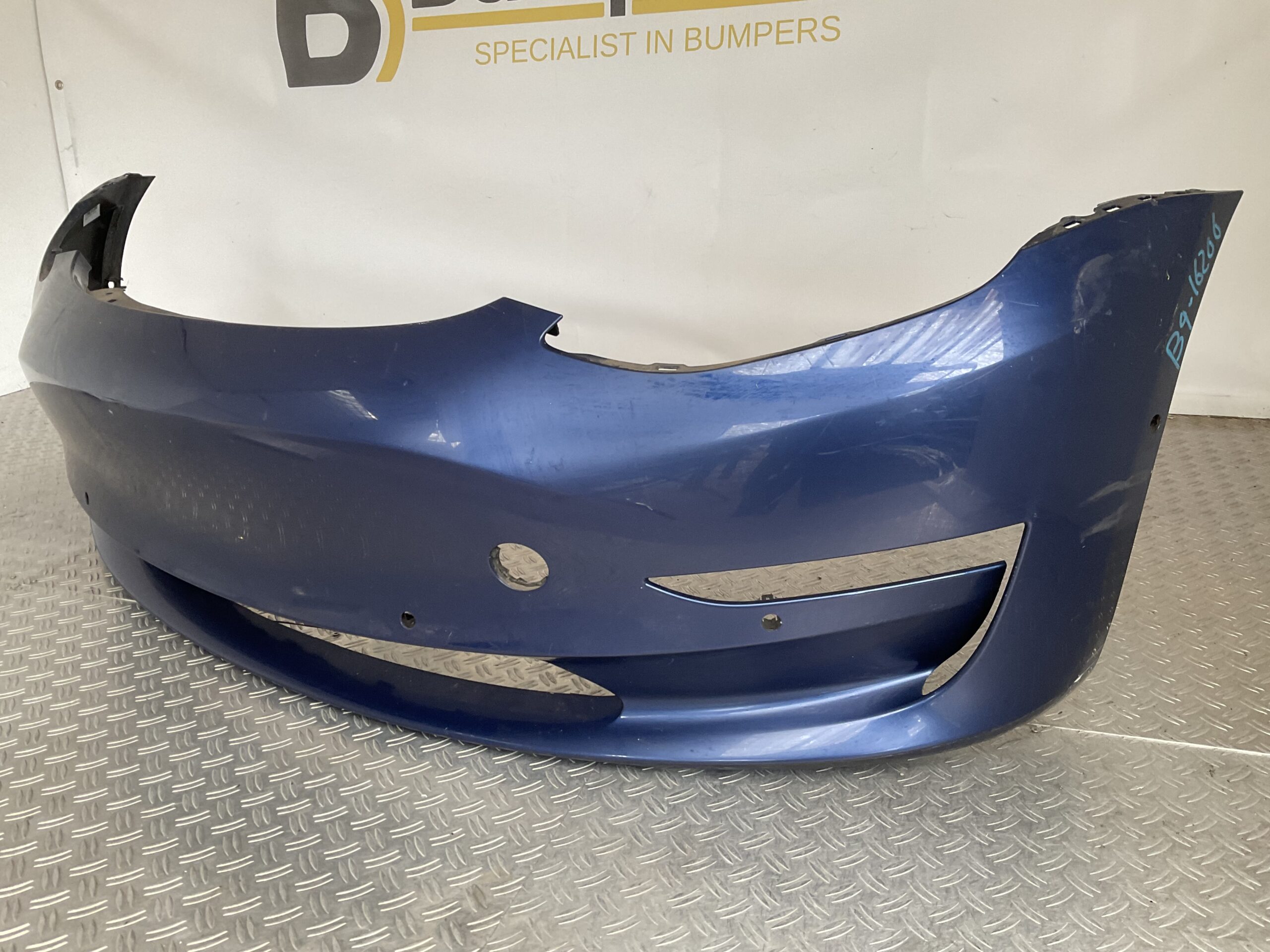 Bumper Tesla Model Y 2020-2024 1540104-06-C Voorbumper B9-16206z