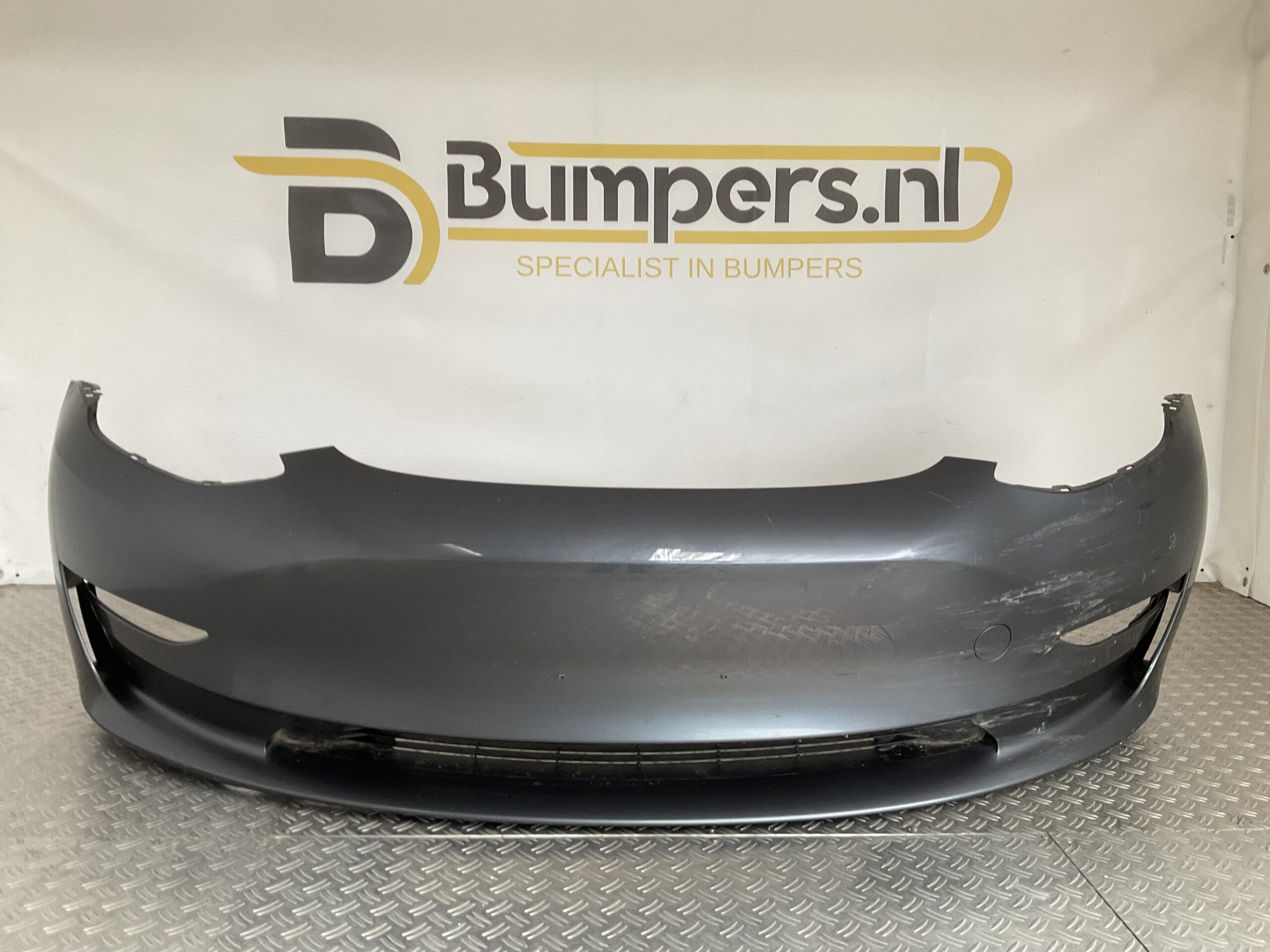 Bumper Tesla Model Y 2020-2024 1540104-06-C Voorbumper B9-16227z