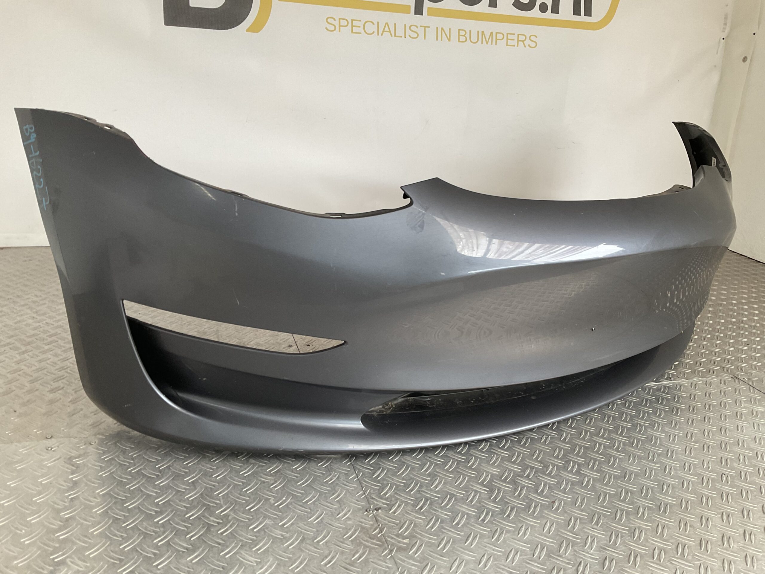 Bumper Tesla Model Y 2020-2024 1540104-06-C Voorbumper B9-16227z