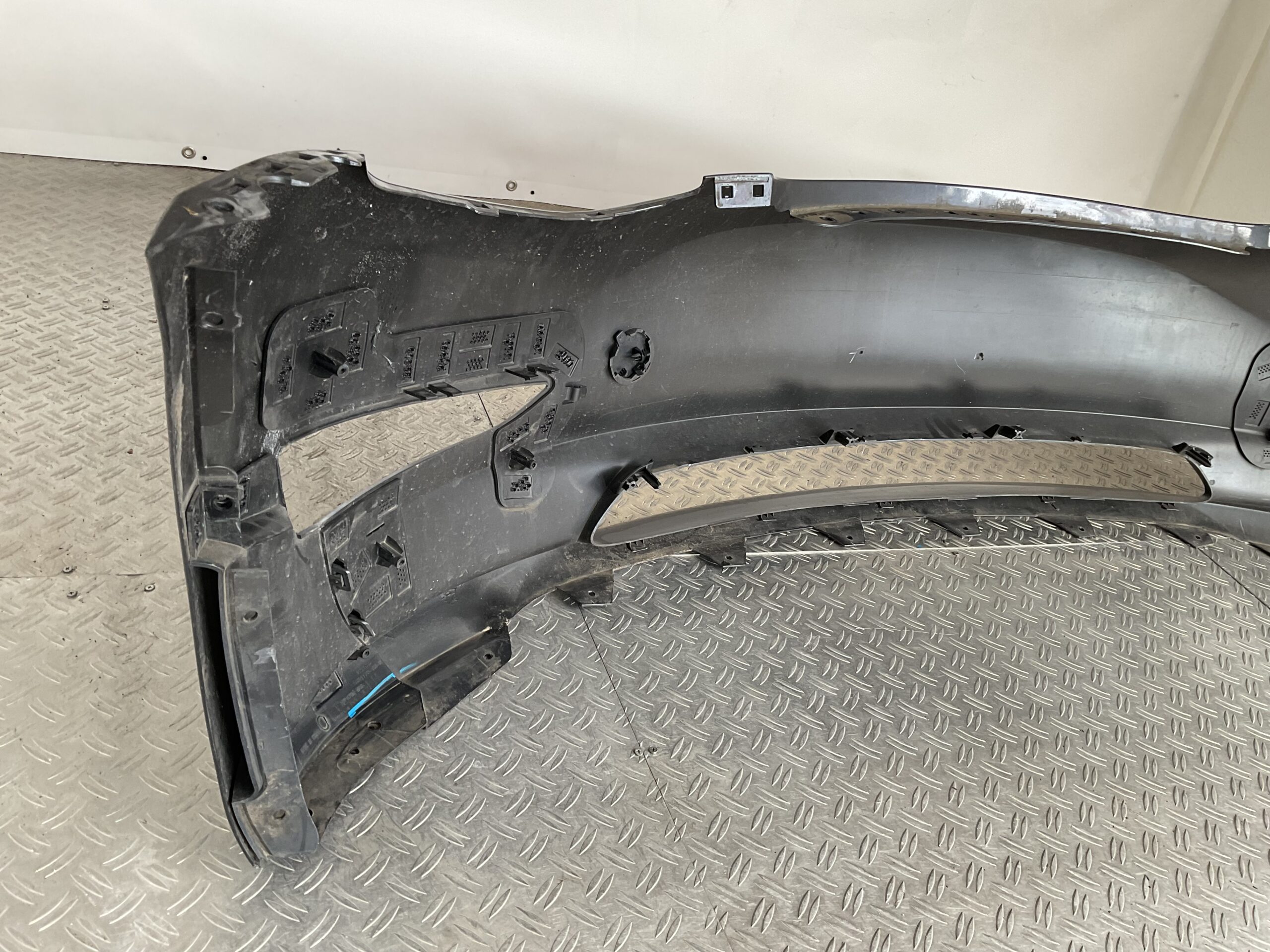 Bumper Tesla Model Y 2020-2024 153704-03-F Voorbumper B9-16243z