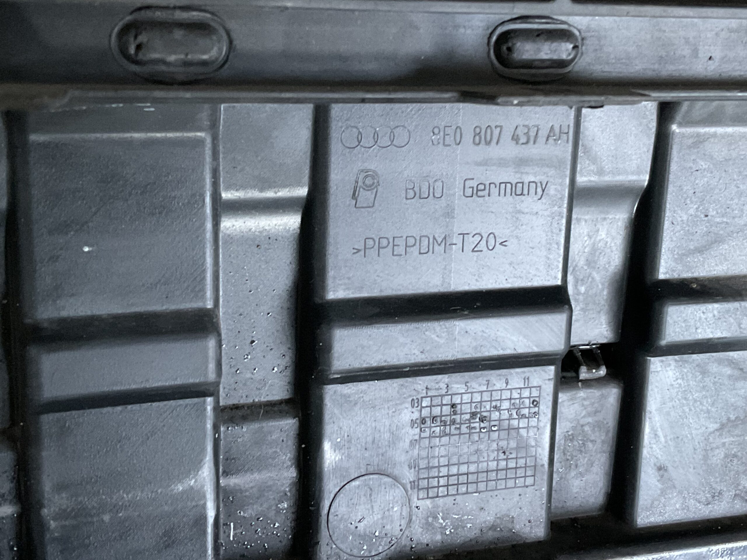 Bumper Audi A4 8E 8H 06-098e0807437 Voorbumper H3-16517z