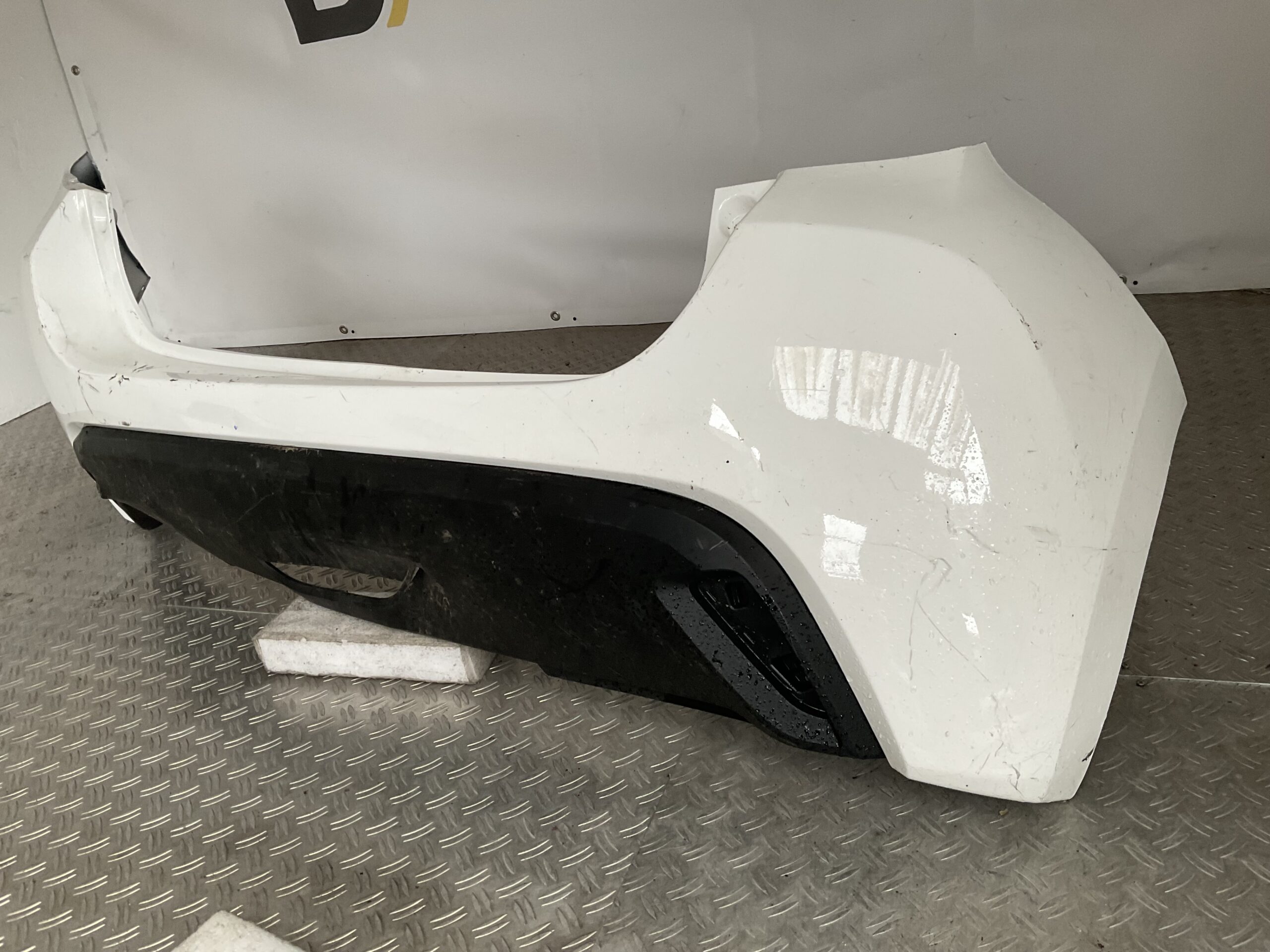 Bumper Toyota Yaris 20-24 52159-0DC60 Achterbumper F5-16540z