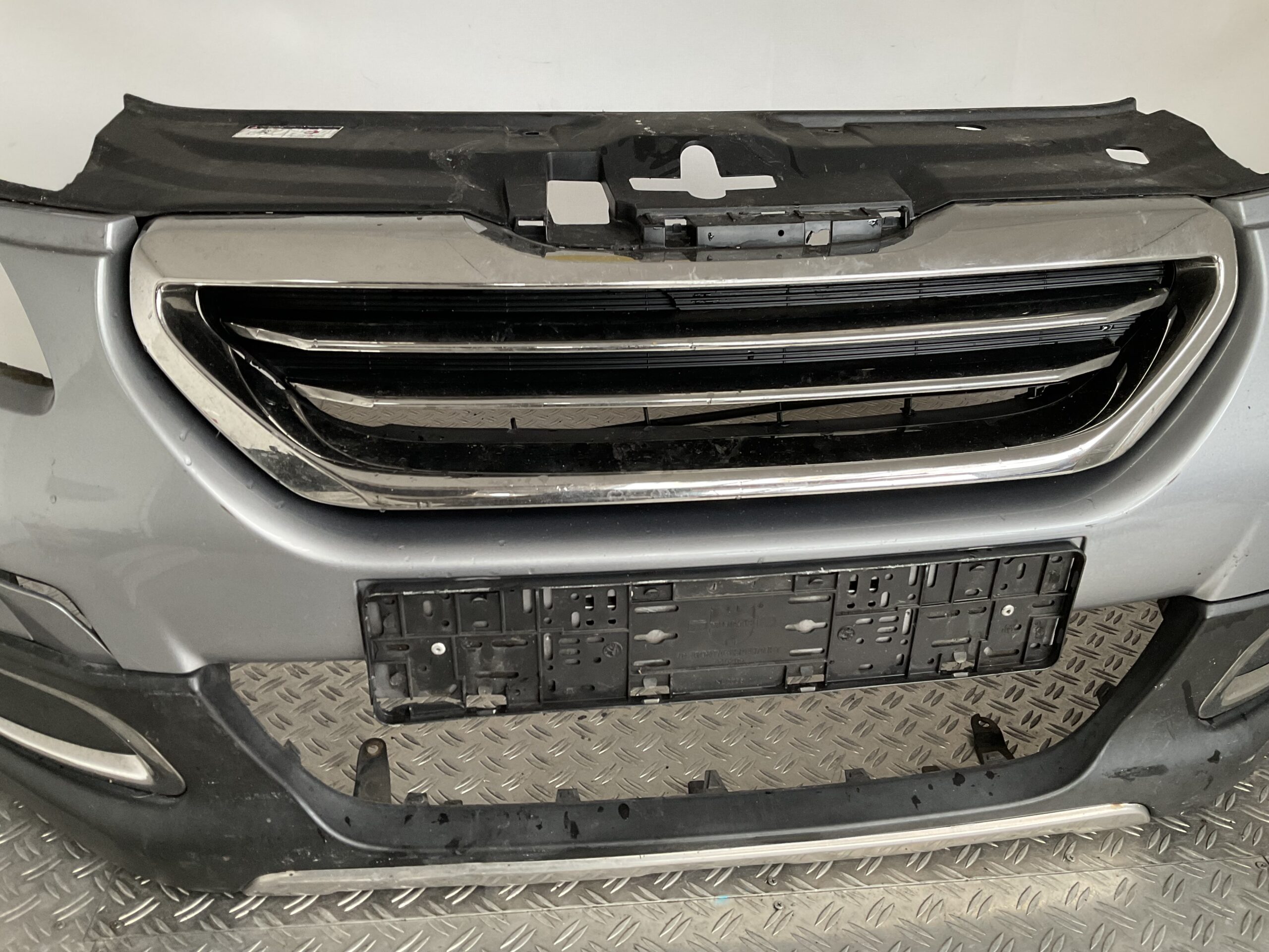 Bumper Peugeot 2008 12-16 9802521077 Voorbumper J5-16617z