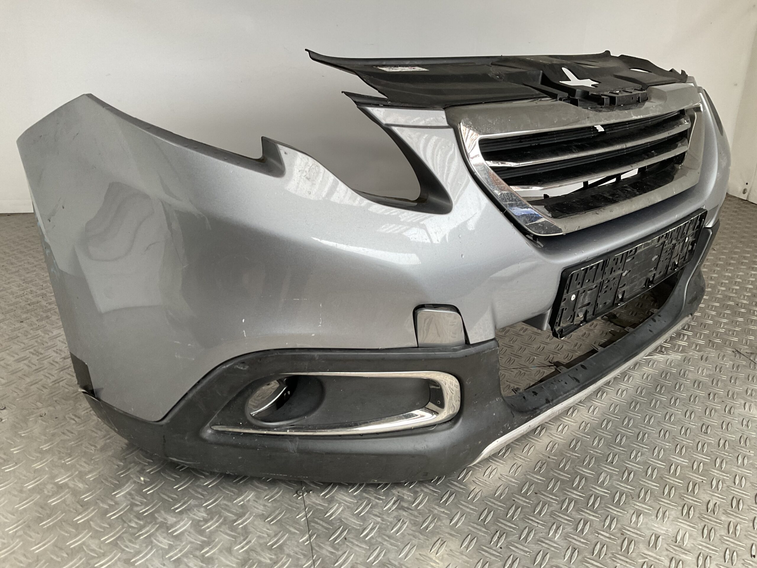 Bumper Peugeot 2008 12-16 9802521077 Voorbumper J5-16617z