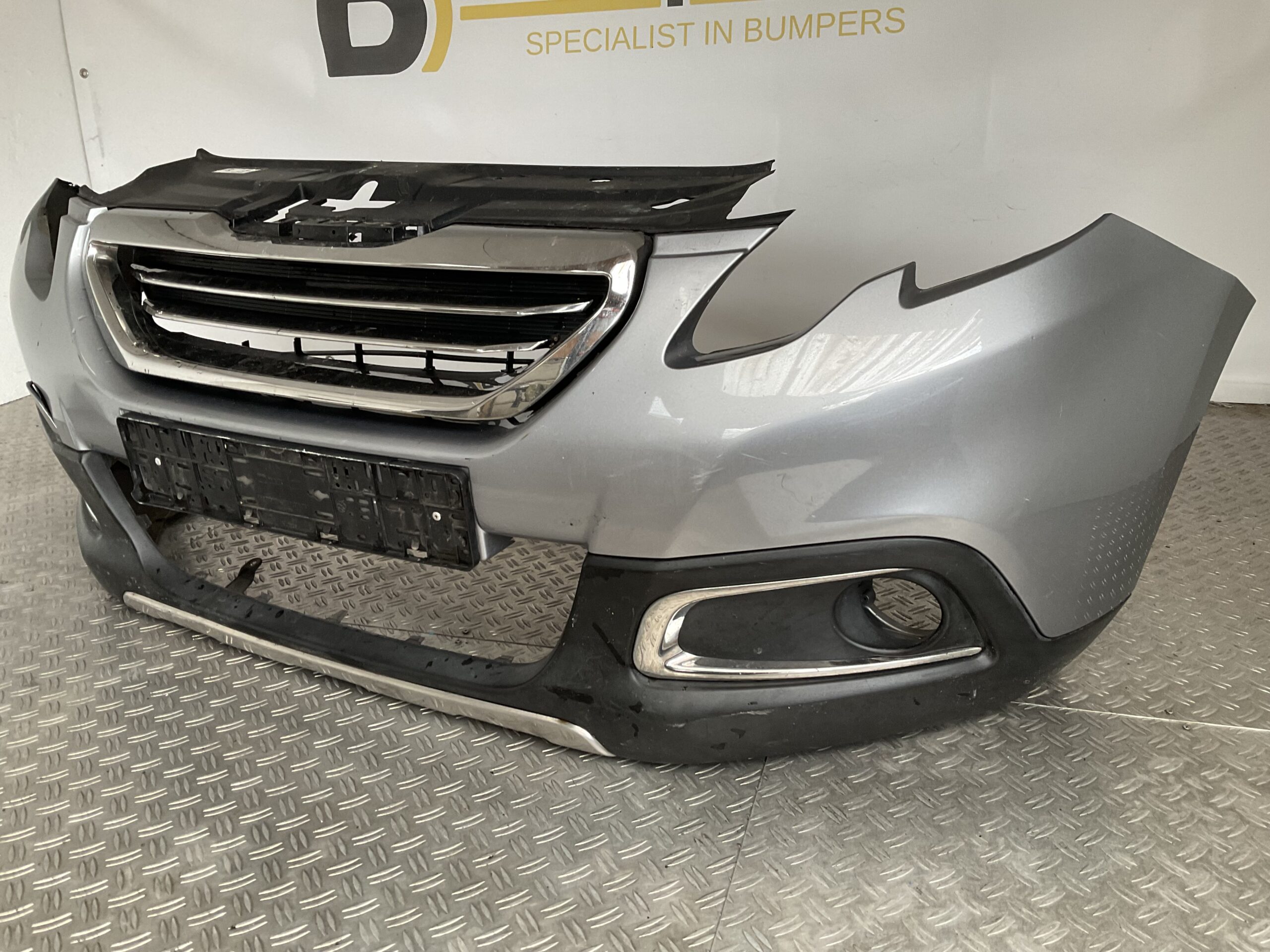 Bumper Peugeot 2008 12-16 9802521077 Voorbumper J5-16617z