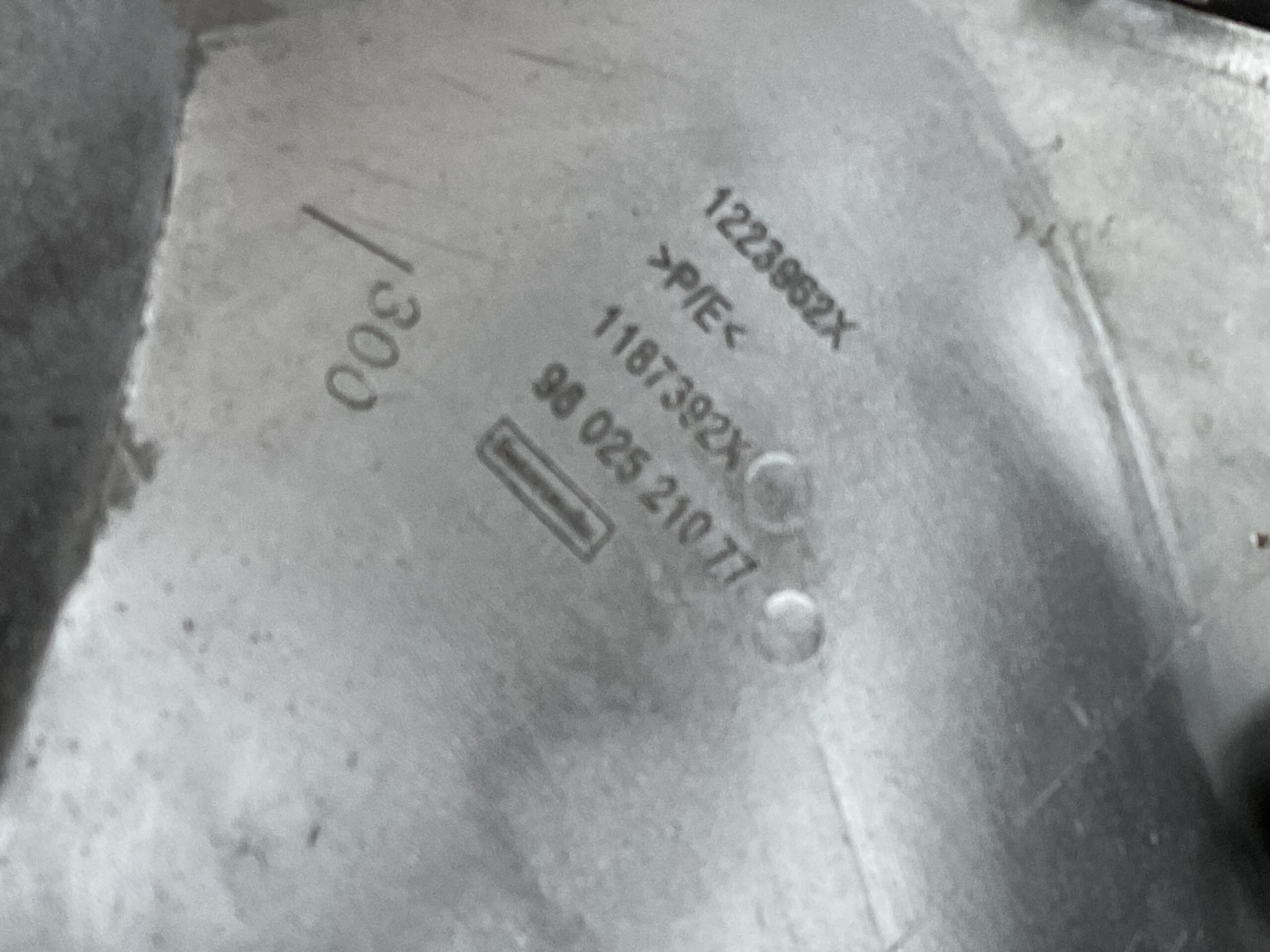 Bumper Peugeot 2008 12-16 9802521077 Voorbumper J5-16617z