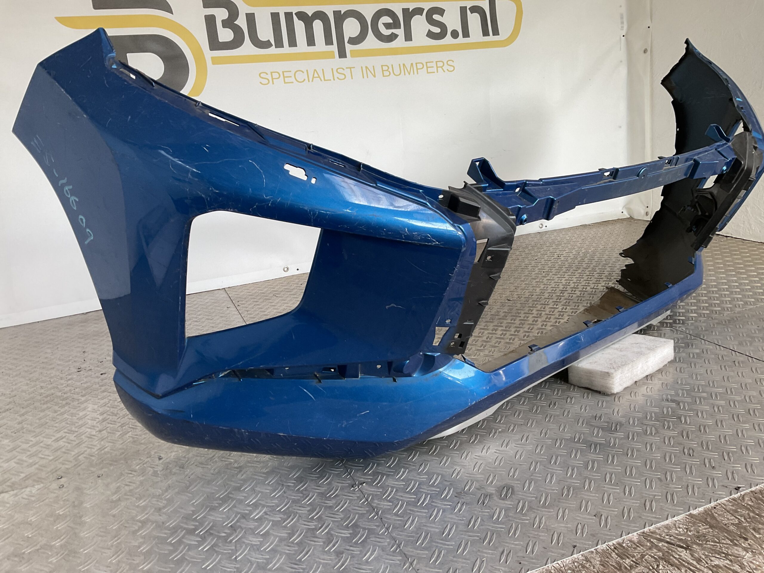 Bumper Mitsubishi L200 V 5 Facelift 19- 6400J272ZZ Voorbumper E5-16609z