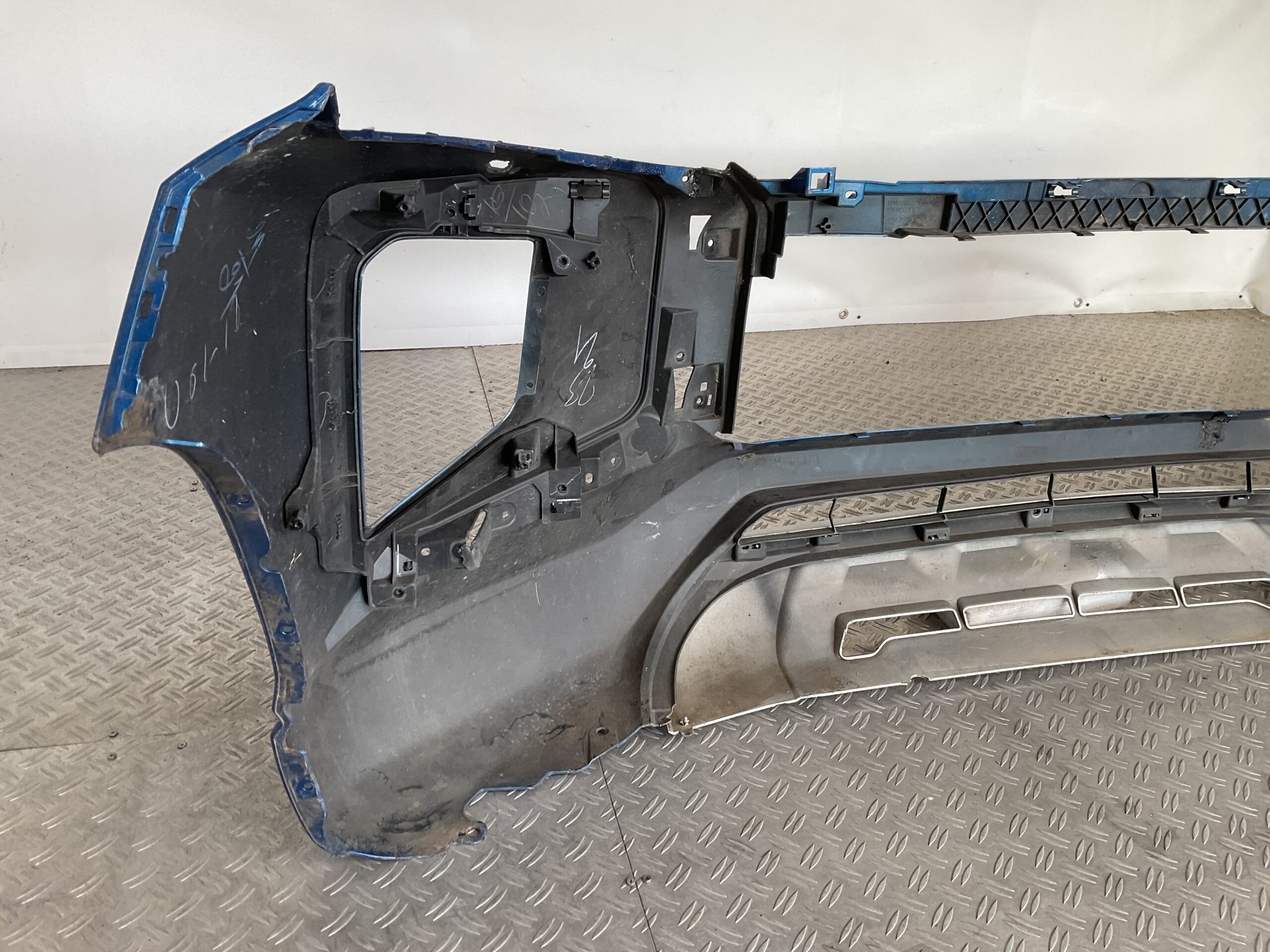 Bumper Mitsubishi L200 V 5 Facelift 19- 6400J272ZZ Voorbumper E5-16609z