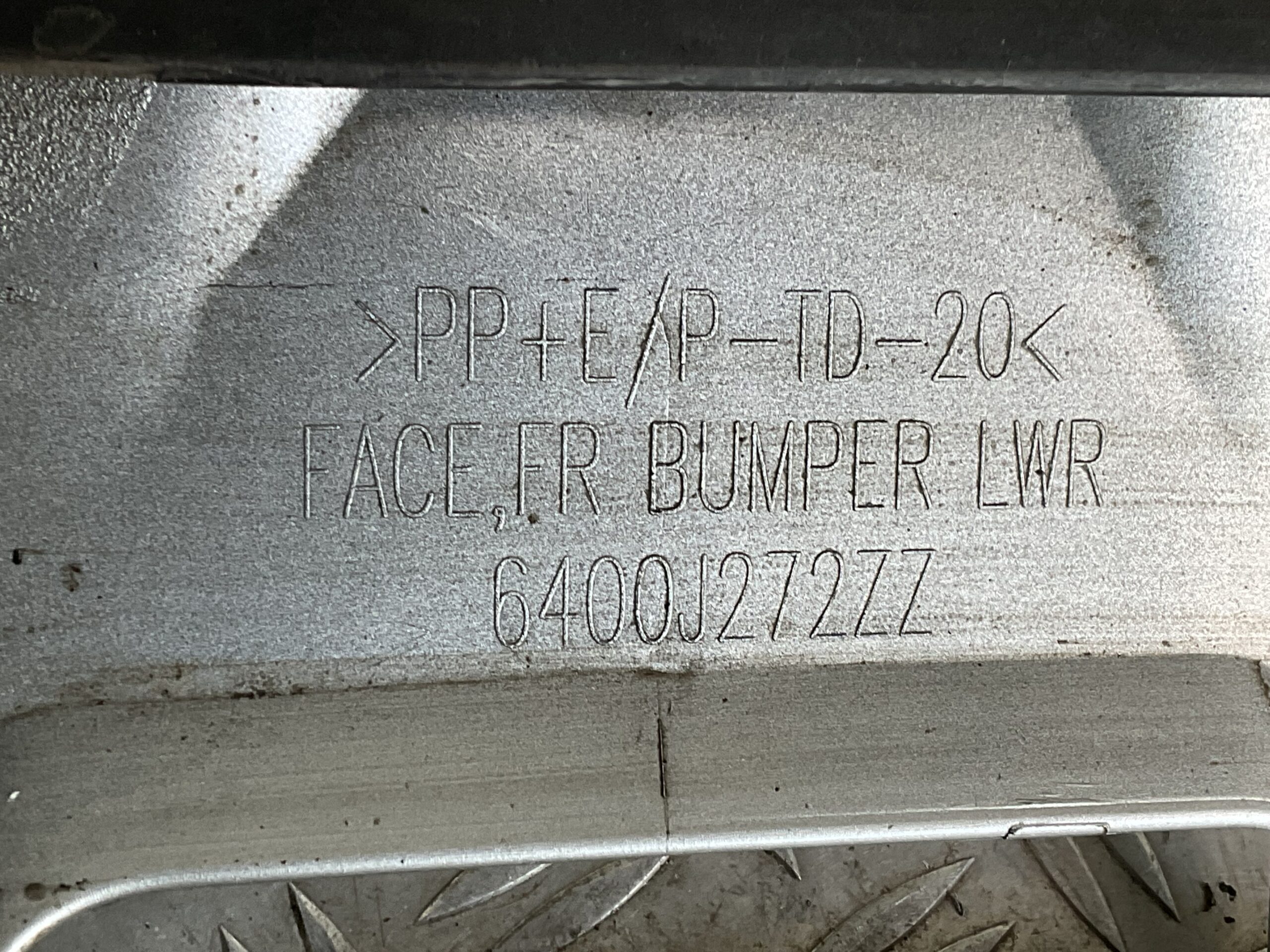 Bumper Mitsubishi L200 V 5 Facelift 19- 6400J272ZZ Voorbumper E5-16609z