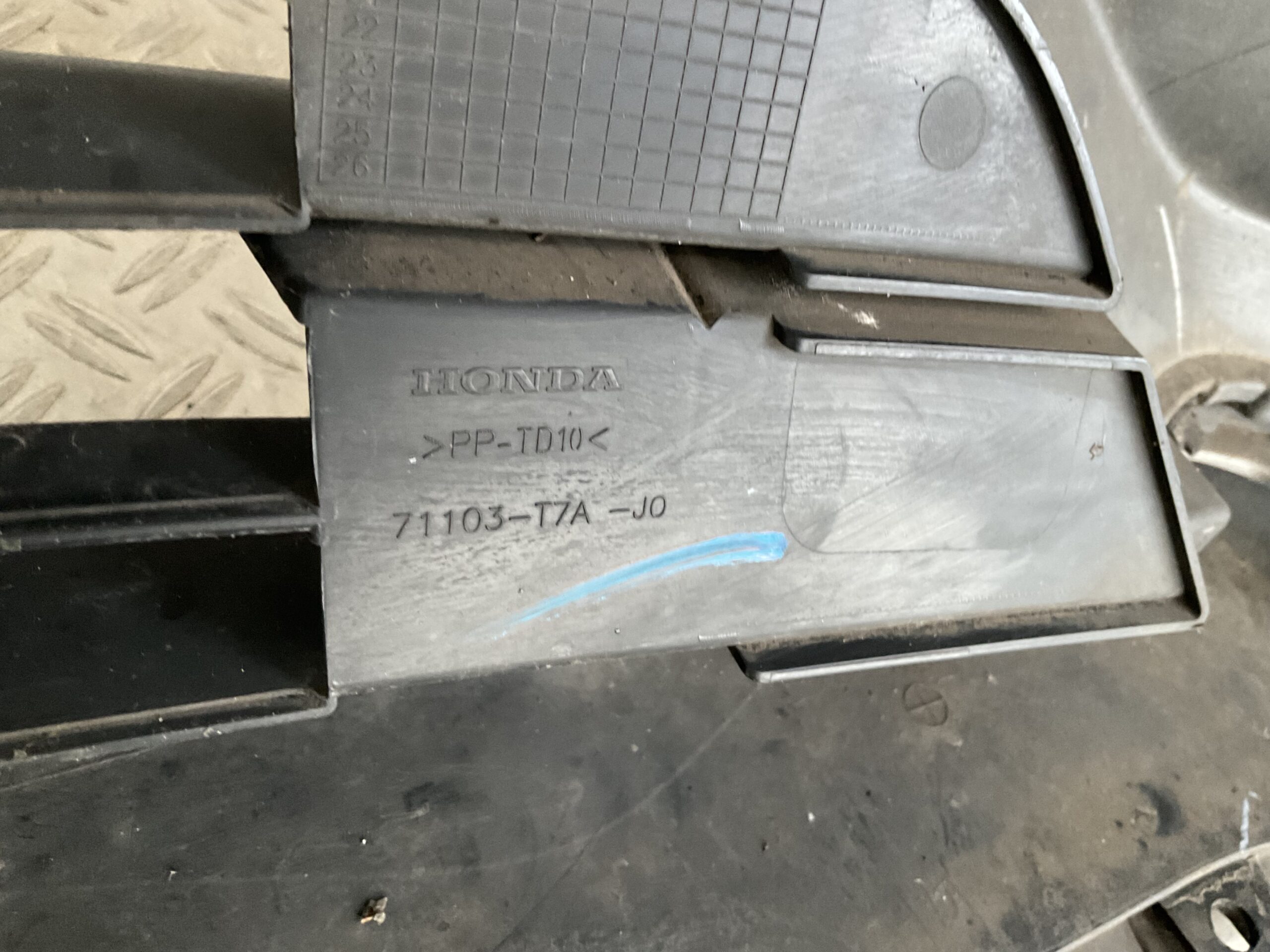 Bumper Honda HRV HR-V 14-22 71102-t7A Voorbumper D5-17024z