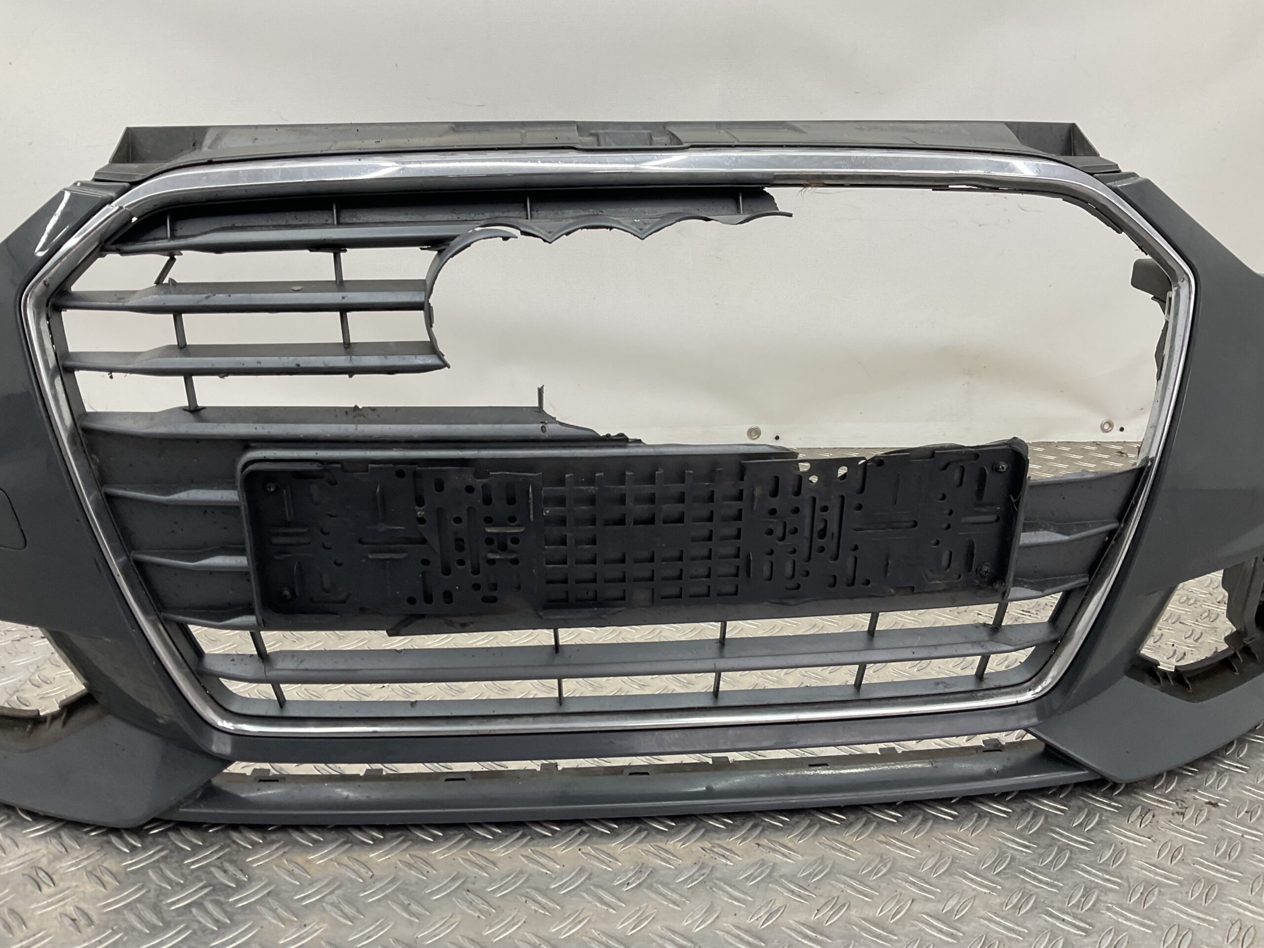 Bumper Audi A1 8xA Facelift 15-19 8XA807437 Voorbumper H3-17869z