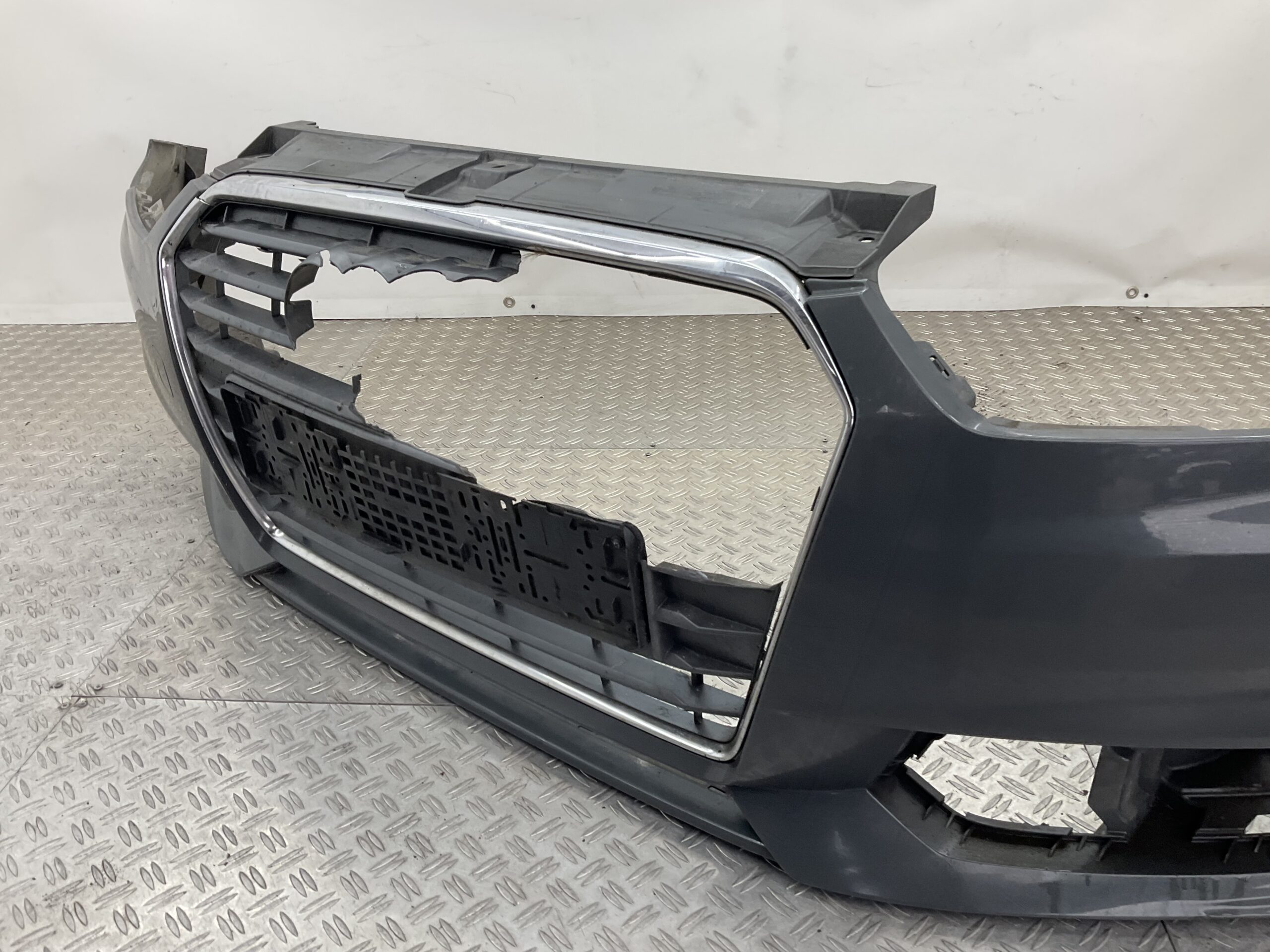 Bumper Audi A1 8xA Facelift 15-19 8XA807437 Voorbumper H3-17869z