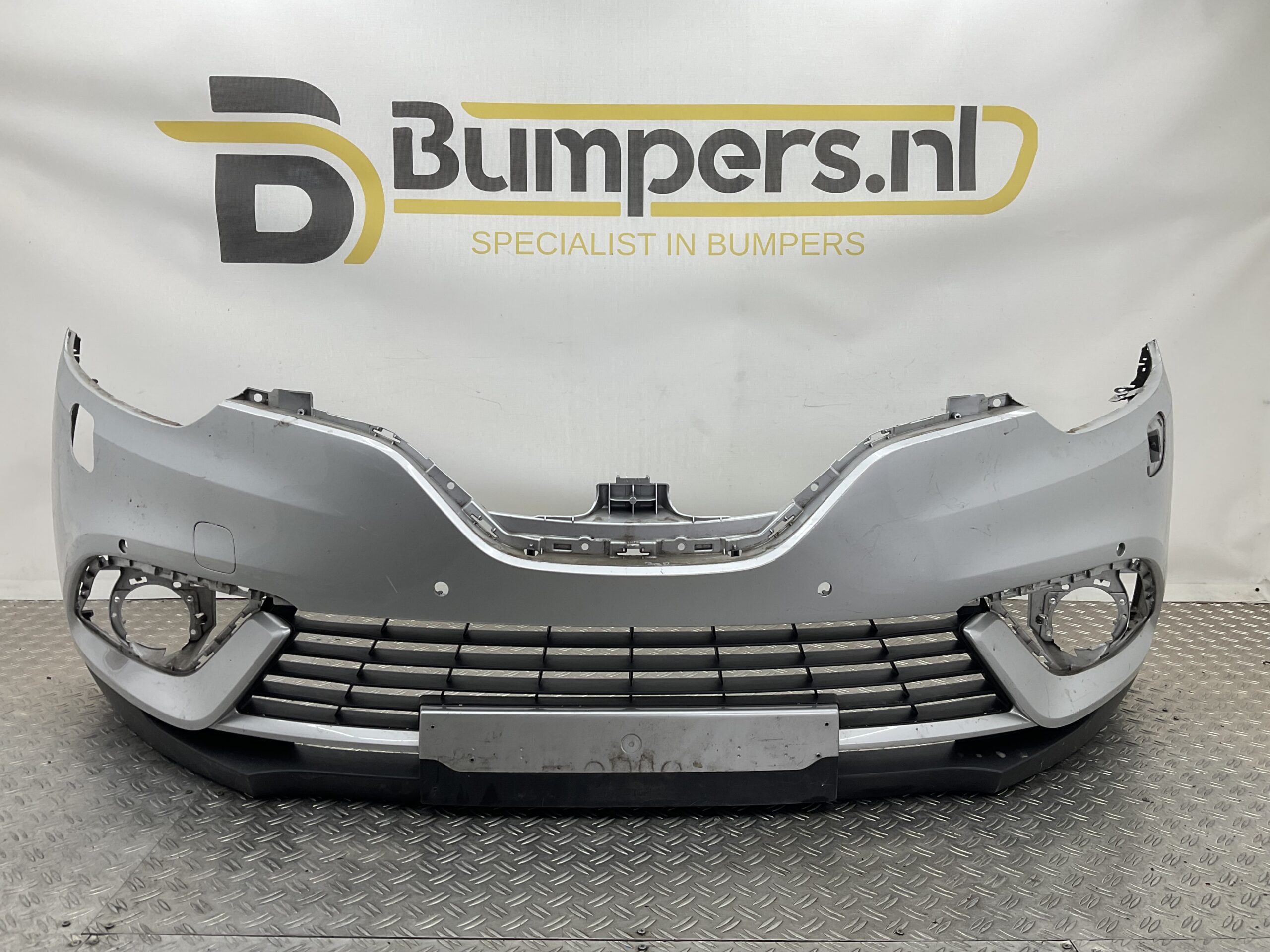 Bumper Renault Grand Scenic 4 16-22 kls pdc 620224328R Voorbumper F1-18048z