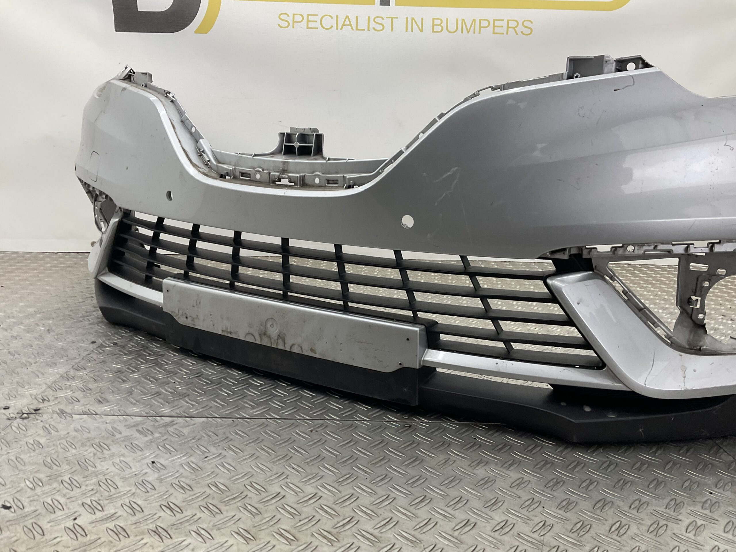 Bumper Renault Grand Scenic 4 16-22 kls pdc 620224328R Voorbumper F1-18048z