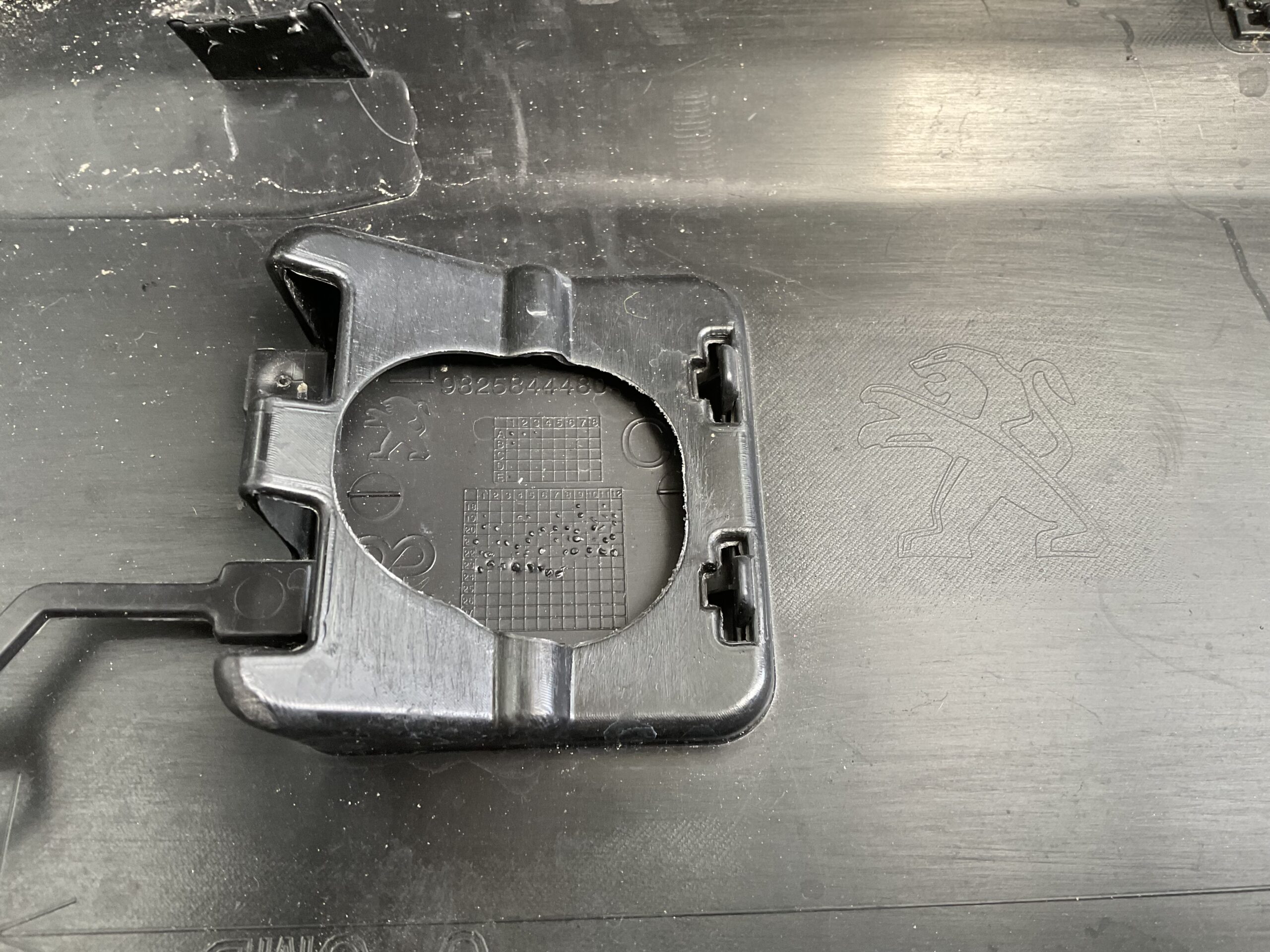 Bumper Peugeot 2008 2019-2023 9825947280 Achterbumper F3-18434