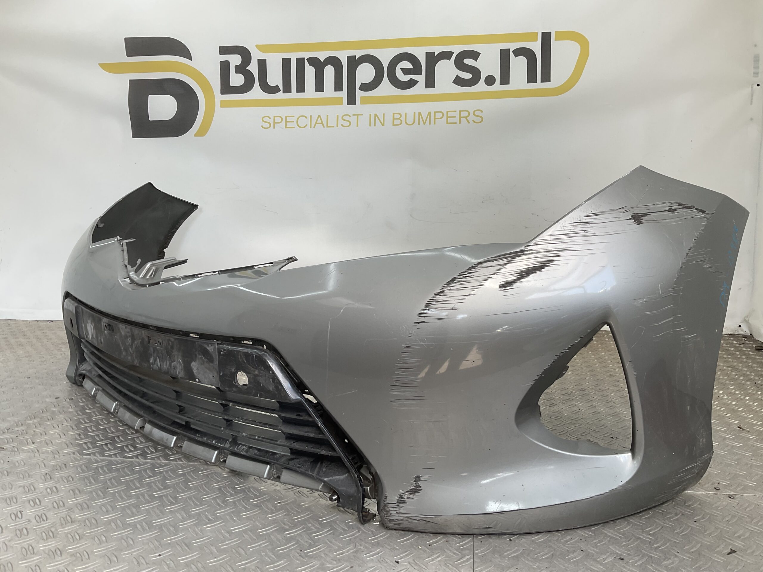 Bumper Toyota Auris 12-15 6xpdc 52119-02A20 Voorbumper D9-18483
