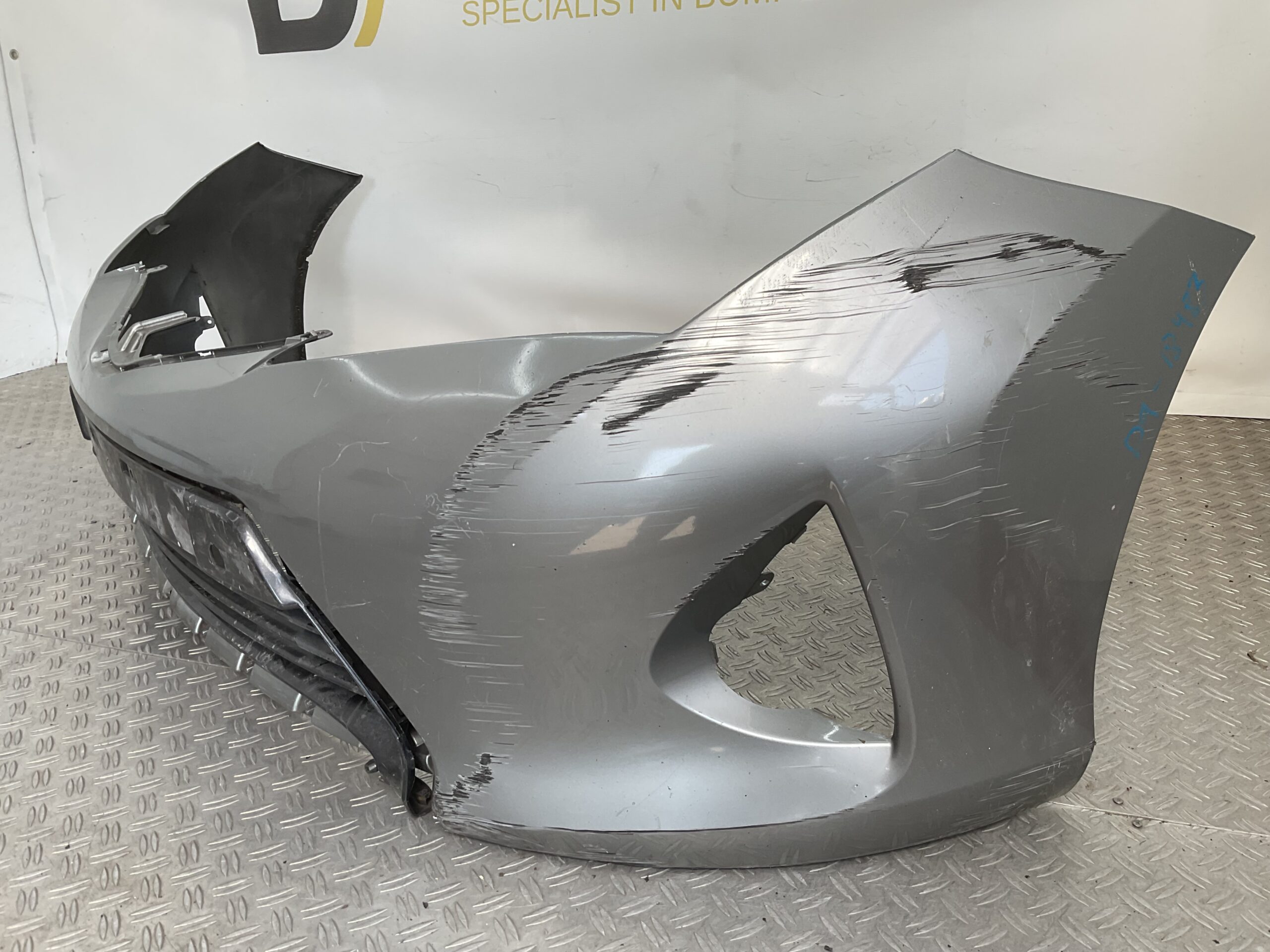 Bumper Toyota Auris 12-15 6xpdc 52119-02A20 Voorbumper D9-18483