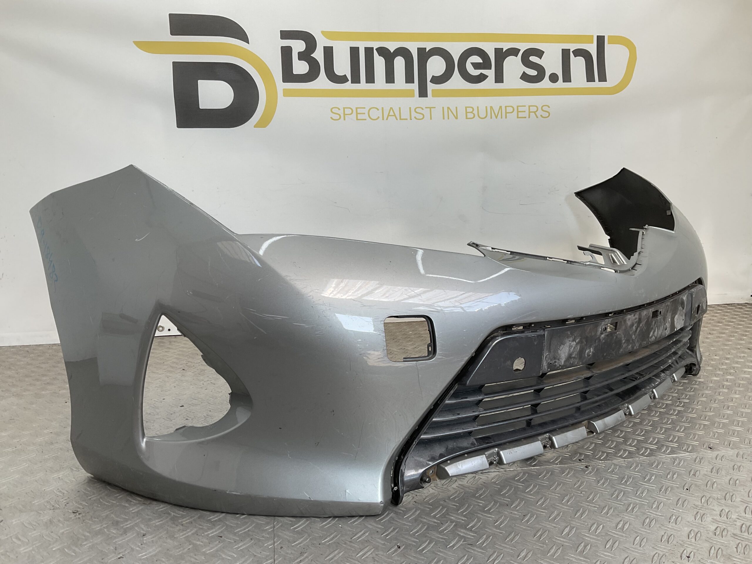Bumper Toyota Auris 12-15 6xpdc 52119-02A20 Voorbumper D9-18483