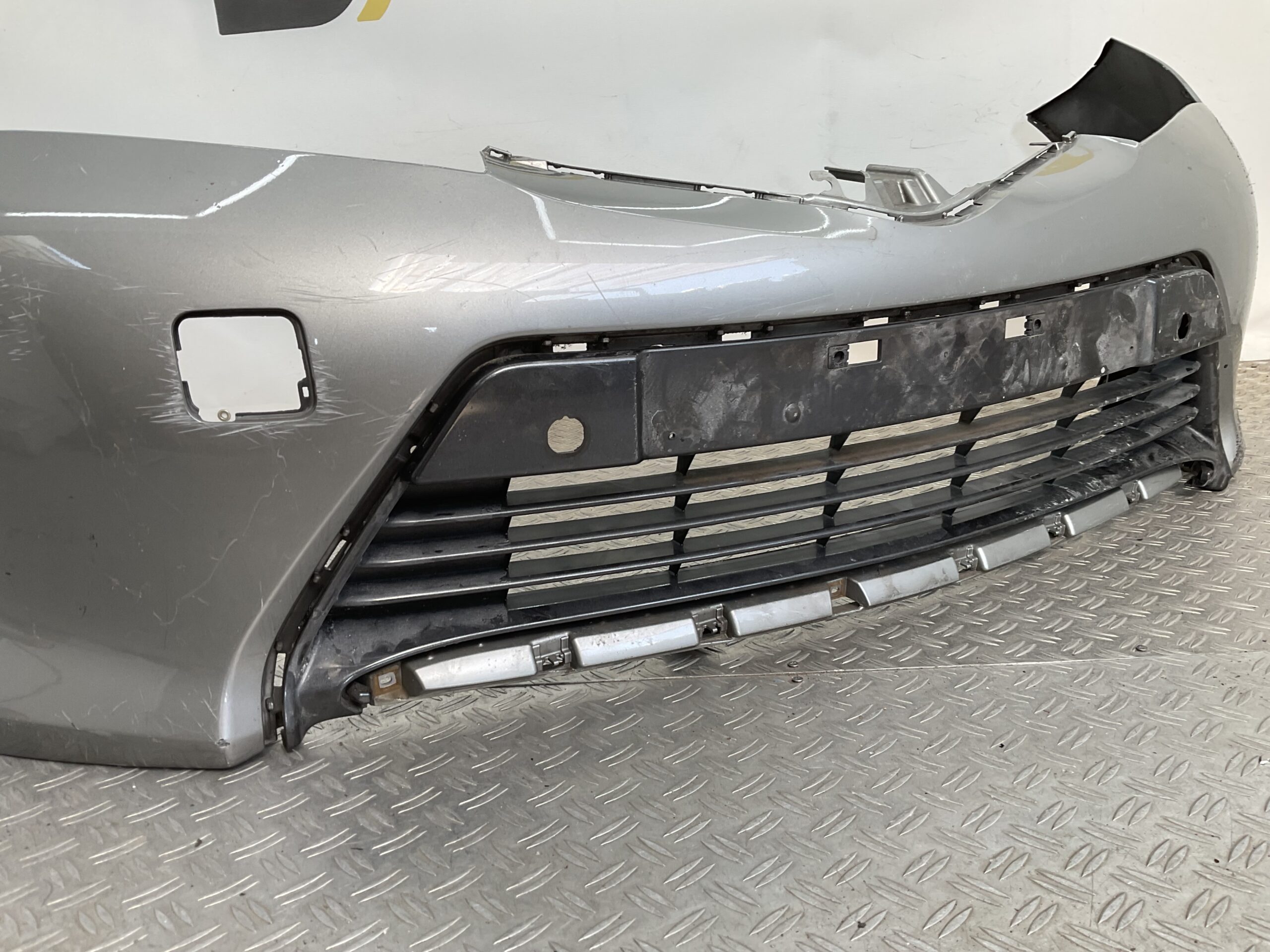 Bumper Toyota Auris 12-15 6xpdc 52119-02A20 Voorbumper D9-18483