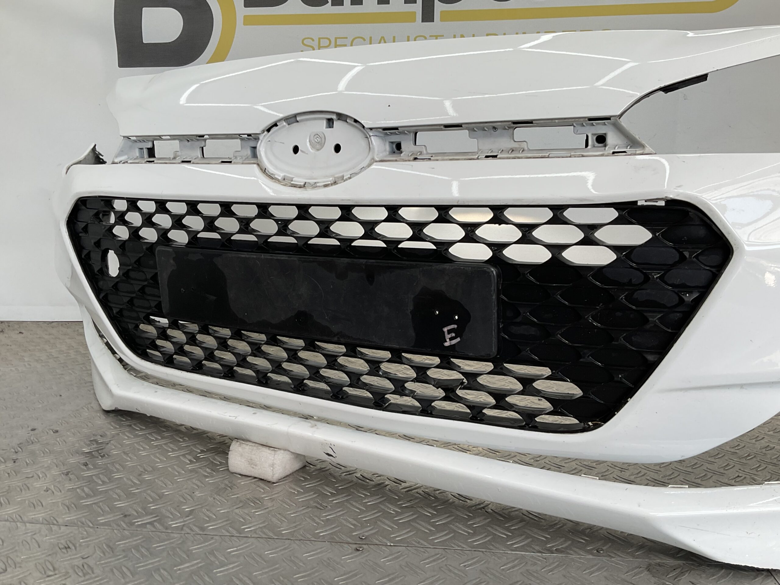 Bumper Hyundai i20 2015 86511C8000 Voorbumper E3-18554
