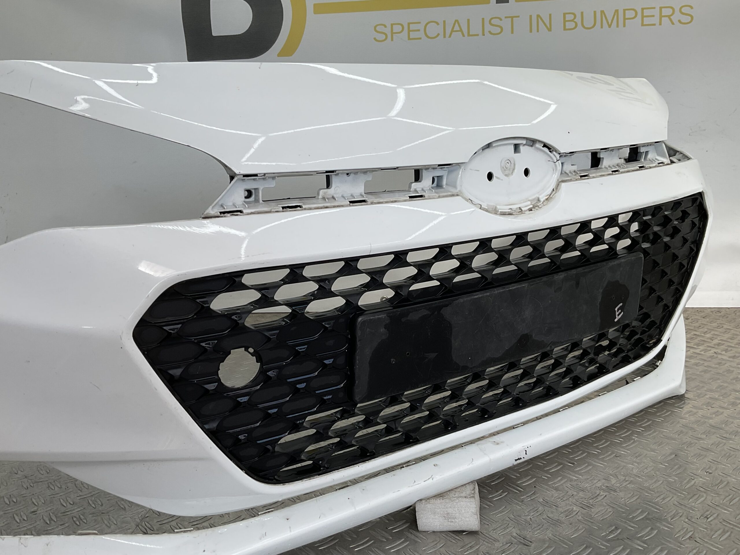 Bumper Hyundai i20 2015 86511C8000 Voorbumper E3-18554