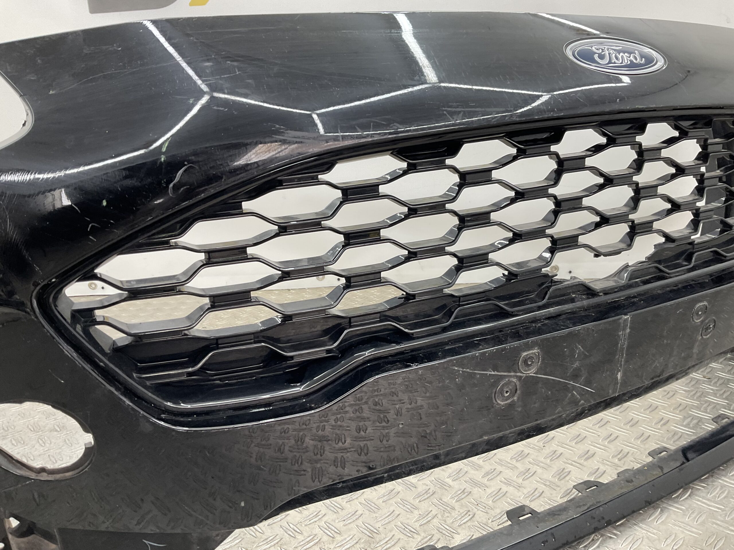 Bumper Ford Fiesta MK8 STLINE ST-LINE 17-21 H1BB-17757-E1 Voorbumper D4-18802