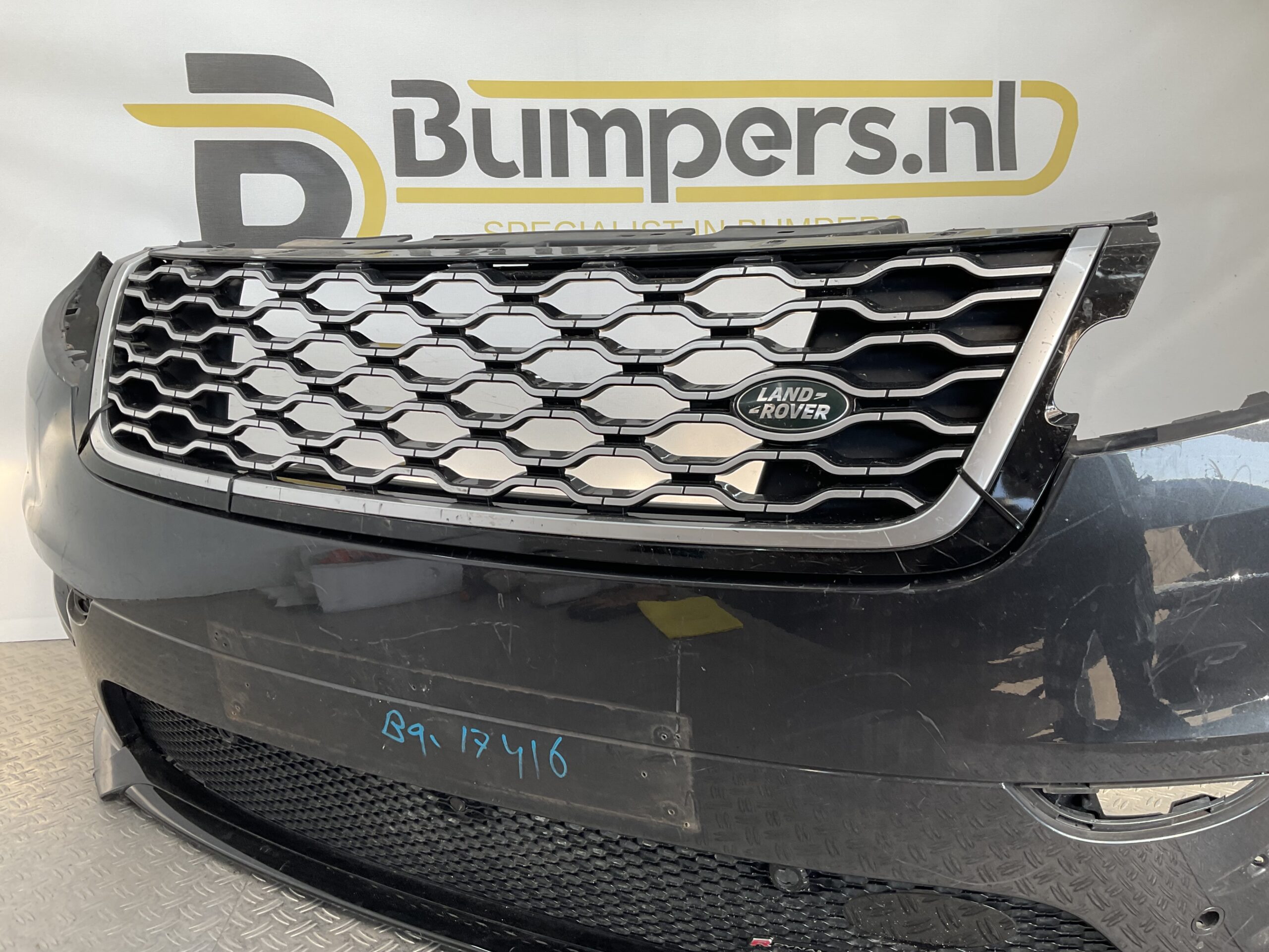 Bumper Land Rover Velar L560 Range Rover R DYNAMIC J8A2-17F003-GBW Voorbumper B9-17416