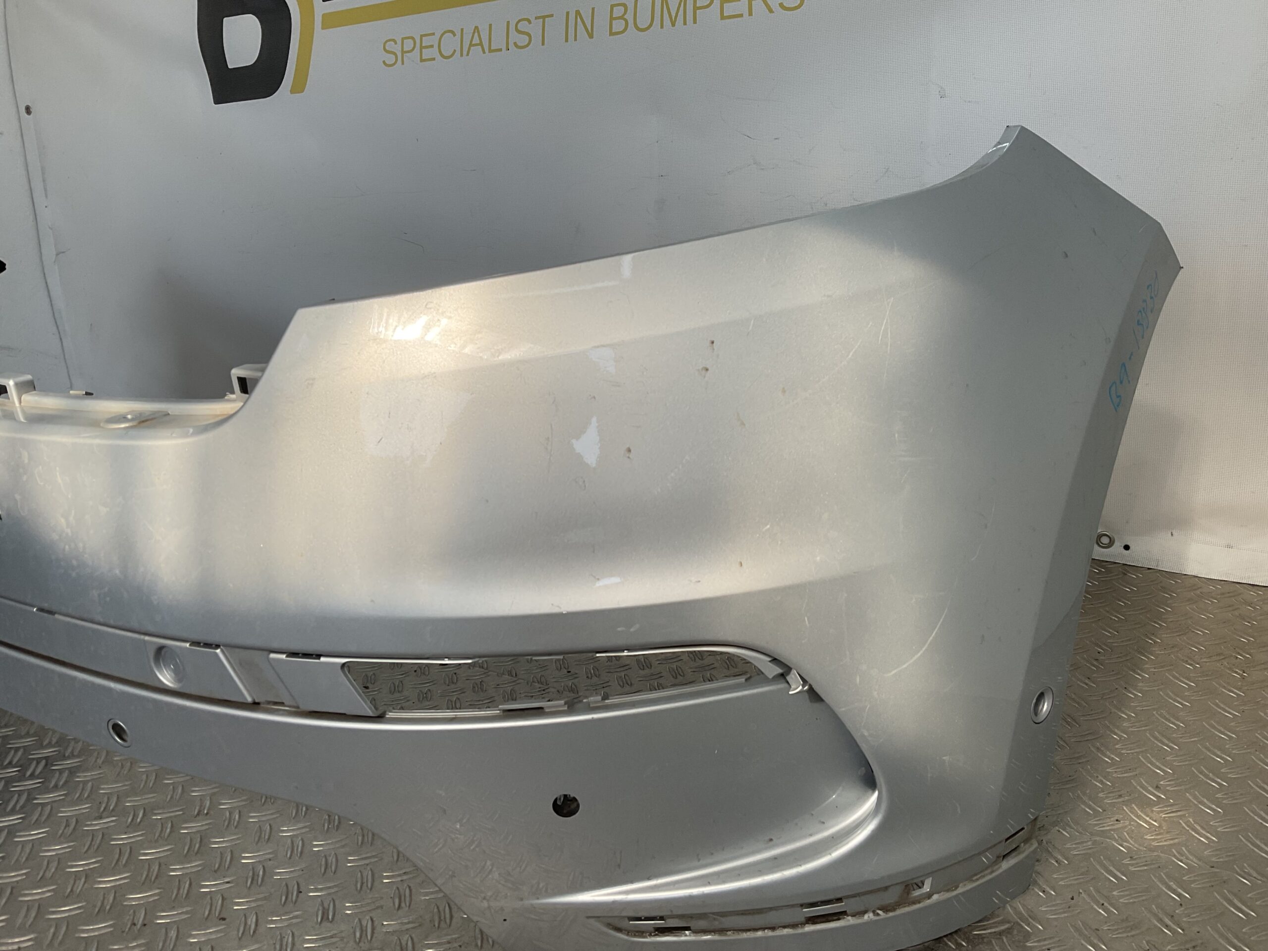 Bumper Land Rover Velar L560 Range Rover R DYNAMIC J8A2-17F003-ABW Voorbumper B9-18830