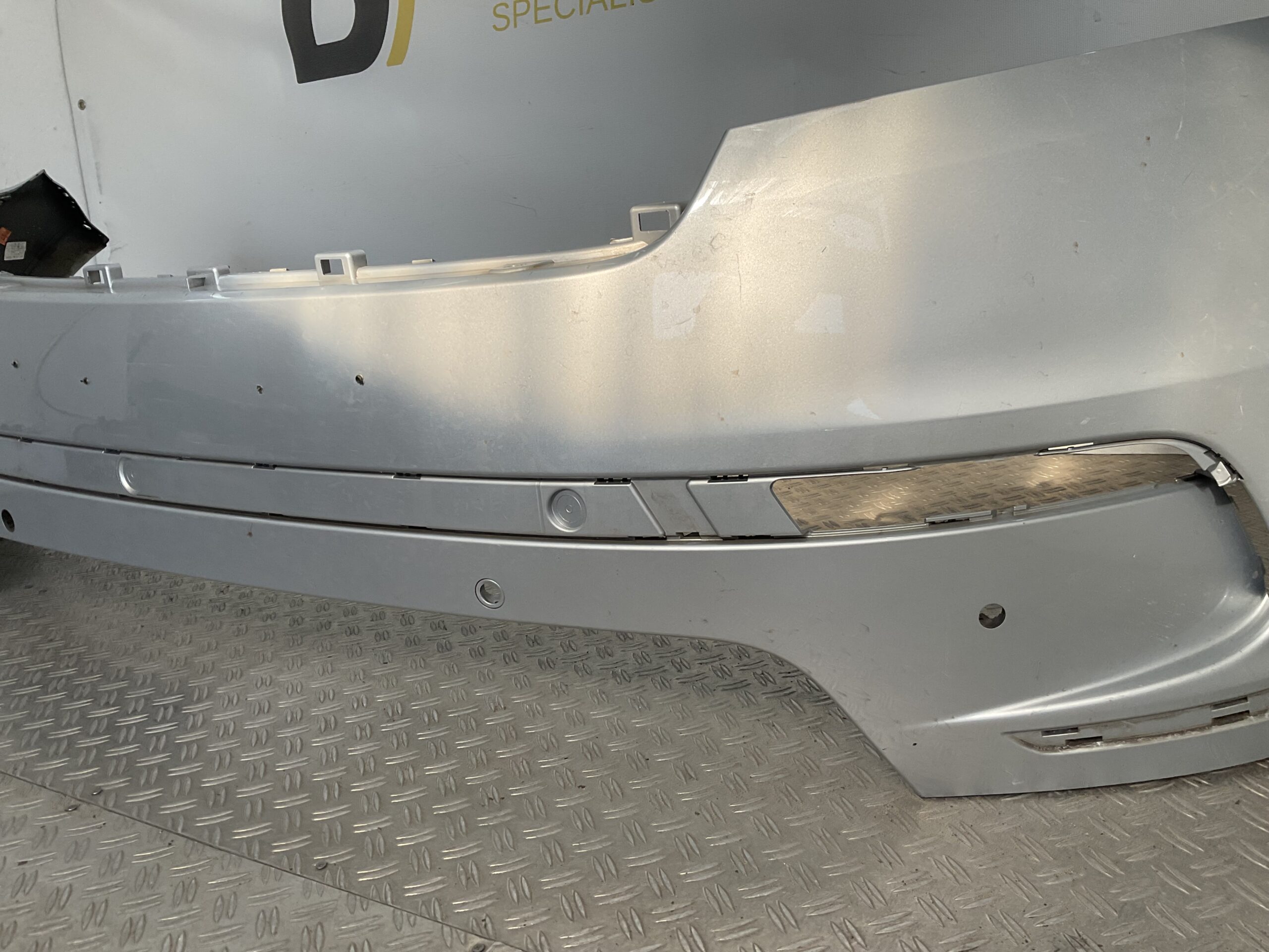 Bumper Land Rover Velar L560 Range Rover R DYNAMIC J8A2-17F003-ABW Voorbumper B9-18830