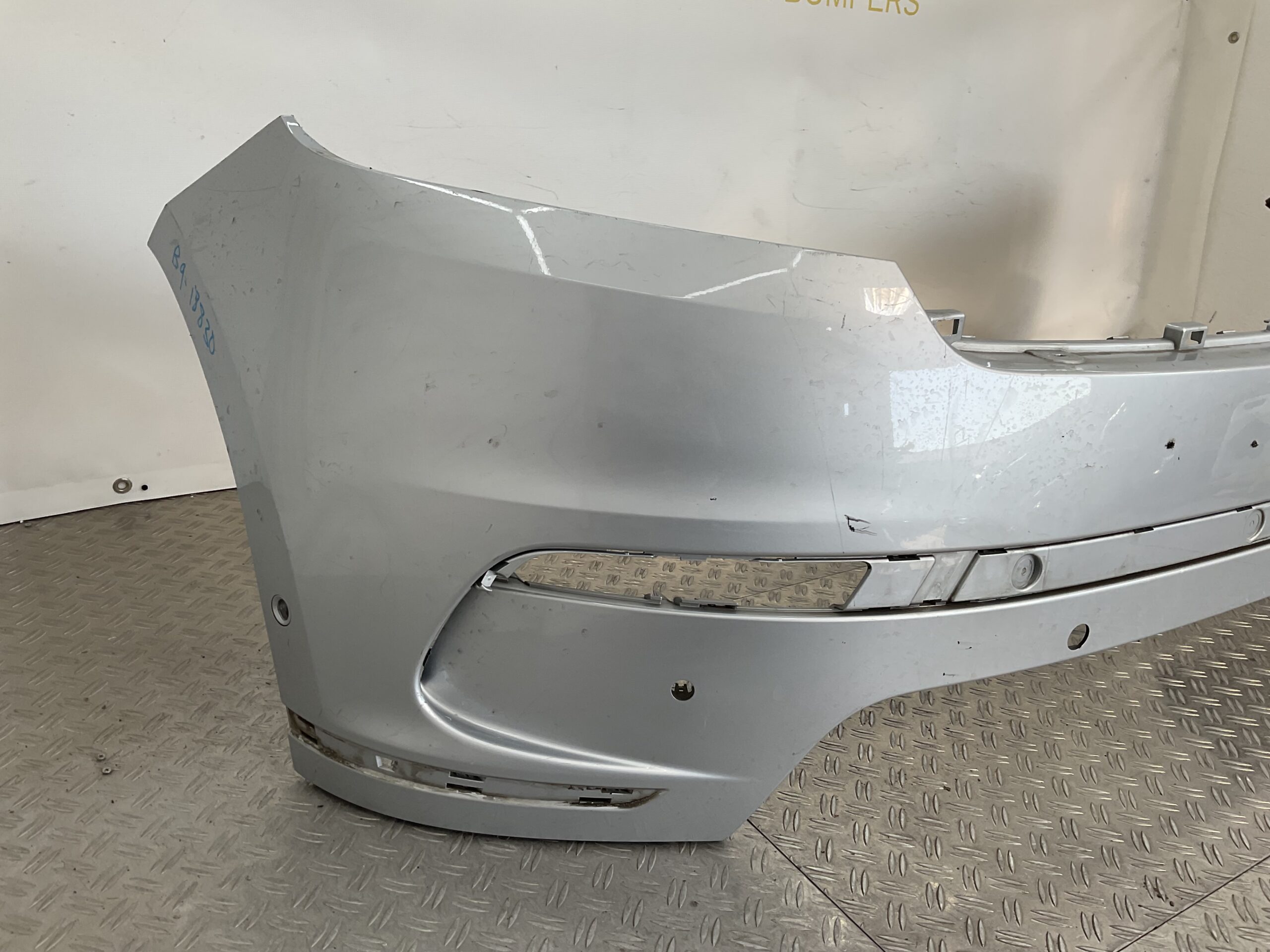 Bumper Land Rover Velar L560 Range Rover R DYNAMIC J8A2-17F003-ABW Voorbumper B9-18830