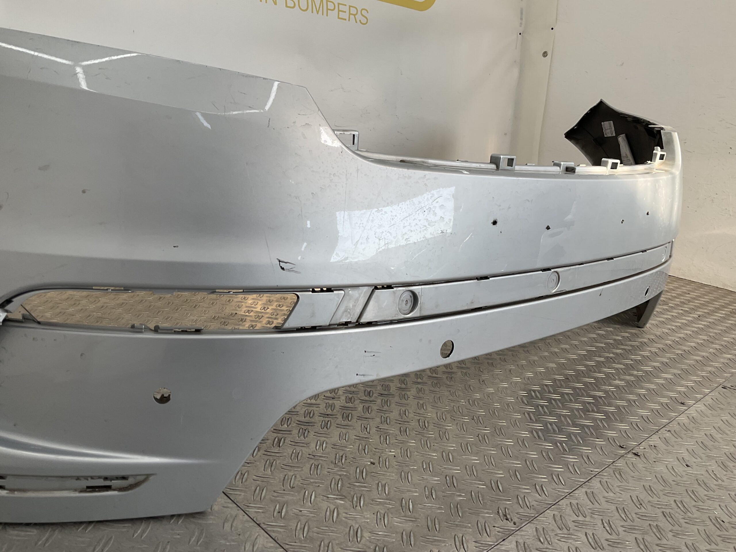 Bumper Land Rover Velar L560 Range Rover R DYNAMIC J8A2-17F003-ABW Voorbumper B9-18830