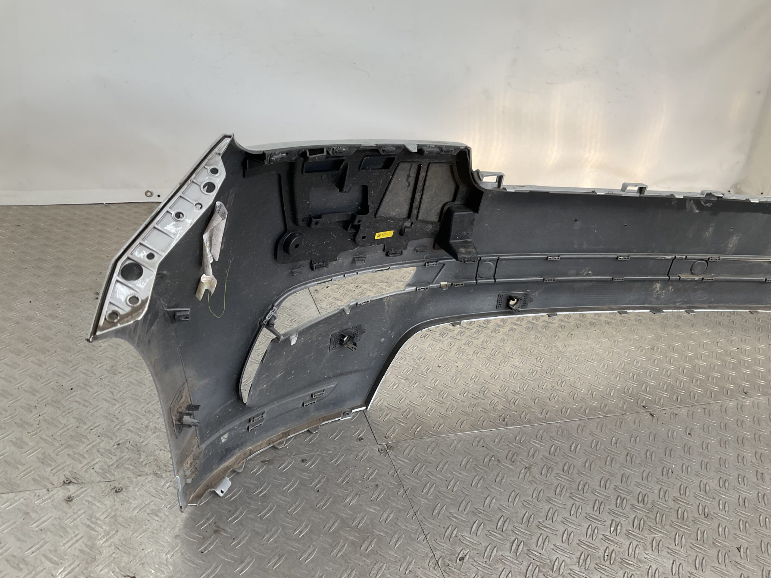 Bumper Land Rover Velar L560 Range Rover R DYNAMIC J8A2-17F003-ABW Voorbumper B9-18830