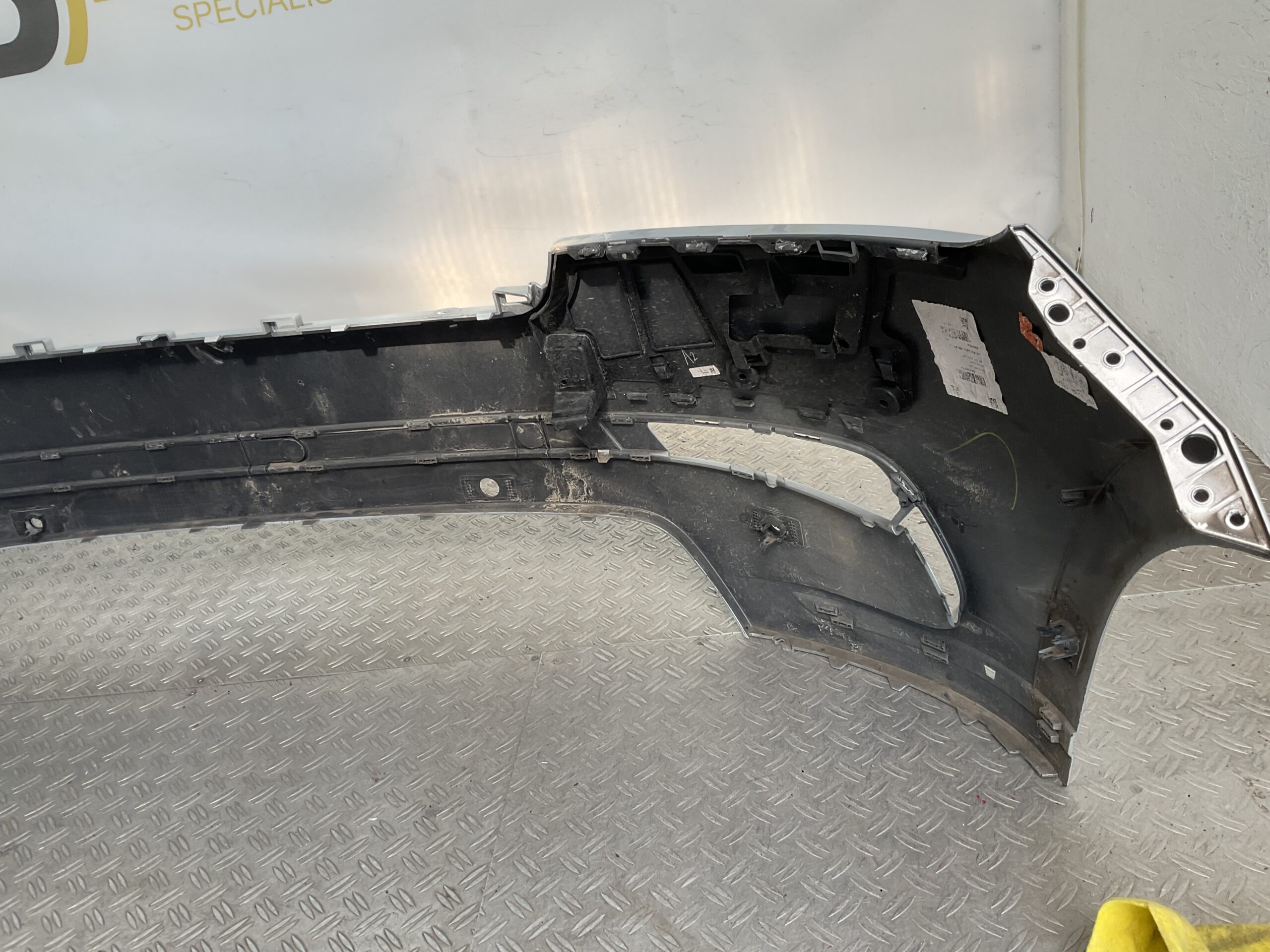 Bumper Land Rover Velar L560 Range Rover R DYNAMIC J8A2-17F003-ABW Voorbumper B9-18830
