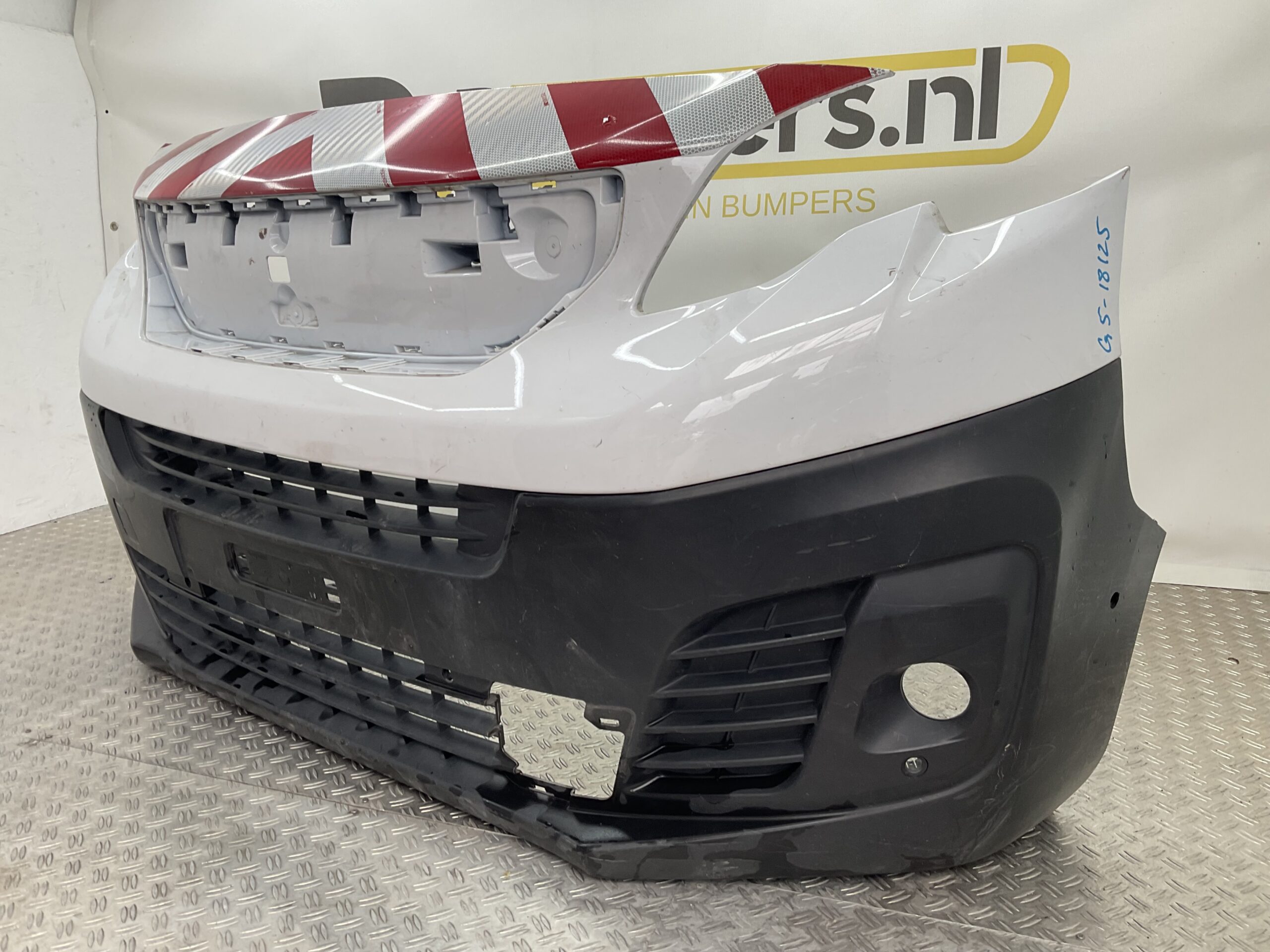 Bumper Peugeot Expert Citroen Jumpy 18-23 9808639977 Voorbumper J5-18125